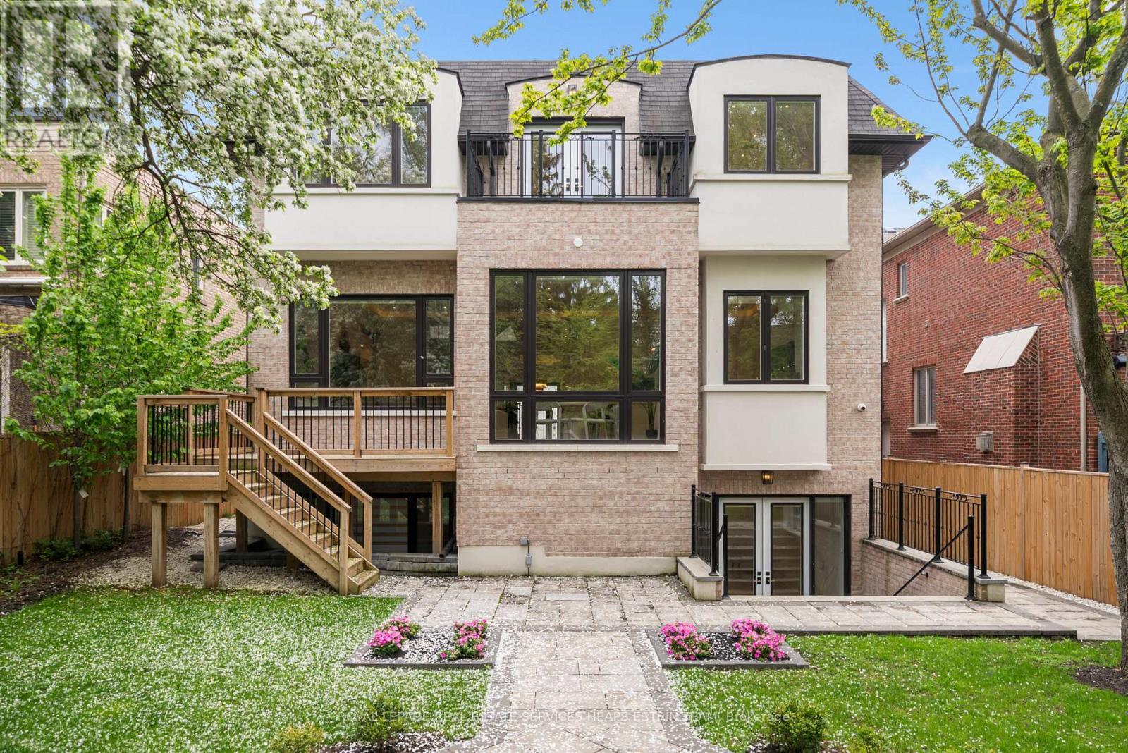 












148 MUNRO BOULEVARD

,
Toronto,




Ontario
M2P1C8

