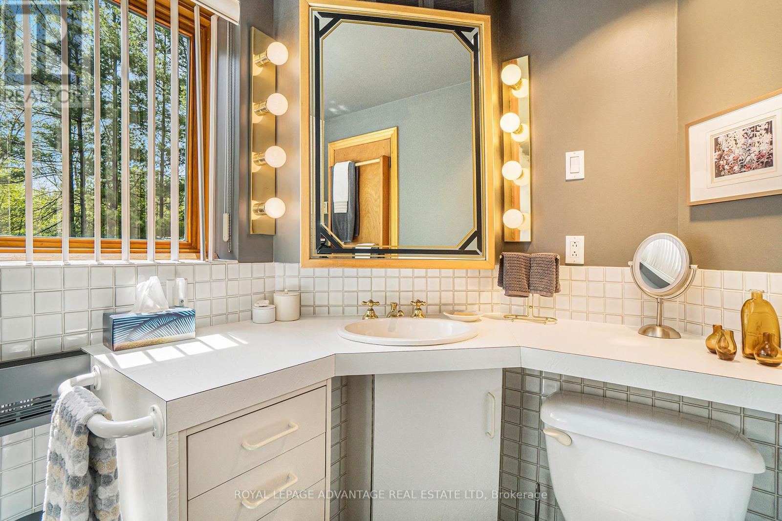 












1022 TULLYS WAY

,
Tay Valley,




Ontario
K7H3C5

