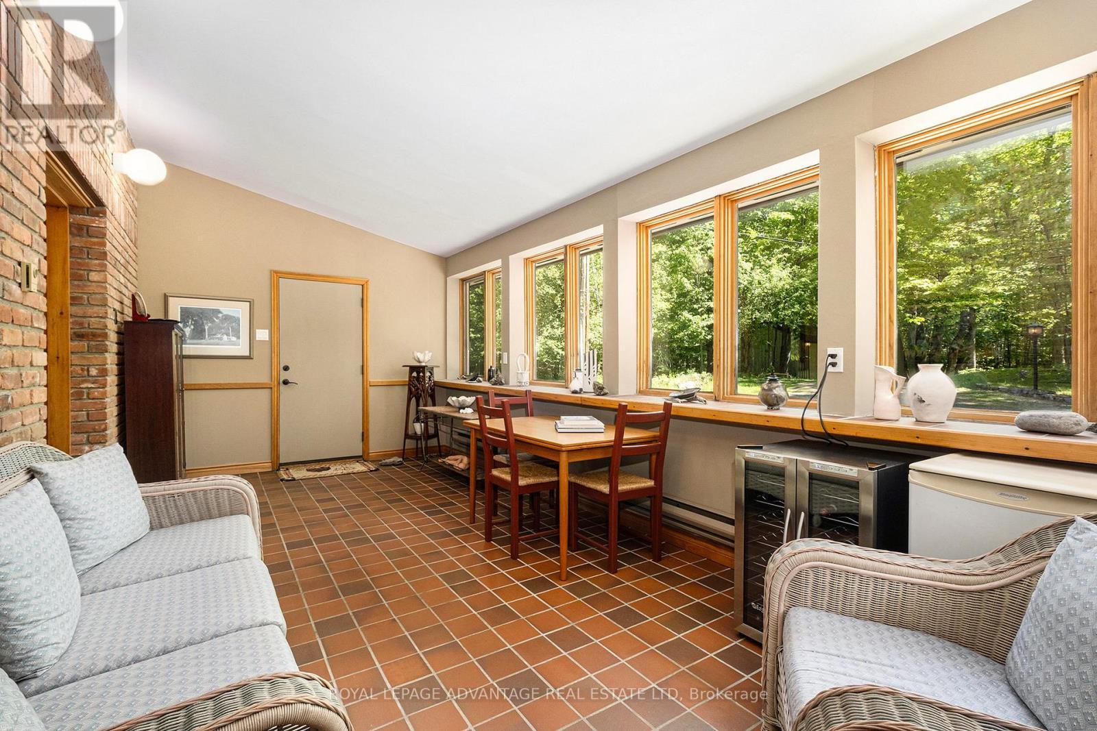 












1022 TULLYS WAY

,
Tay Valley,




Ontario
K7H3C5

