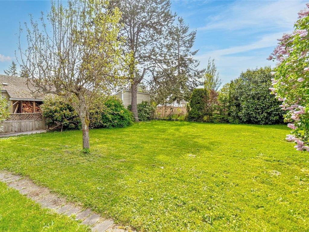 









1725


Mortimer

St,
Saanich,




BC
V8P 3A9

