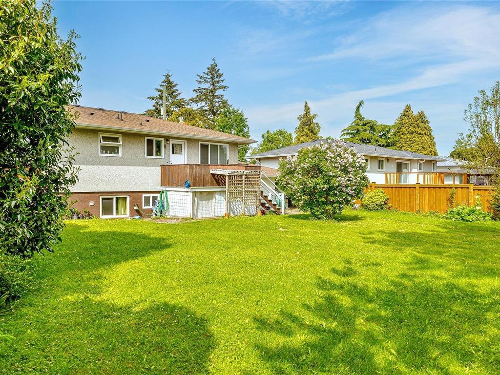 









1725


Mortimer

St,
Saanich,




BC
V8P 3A9

