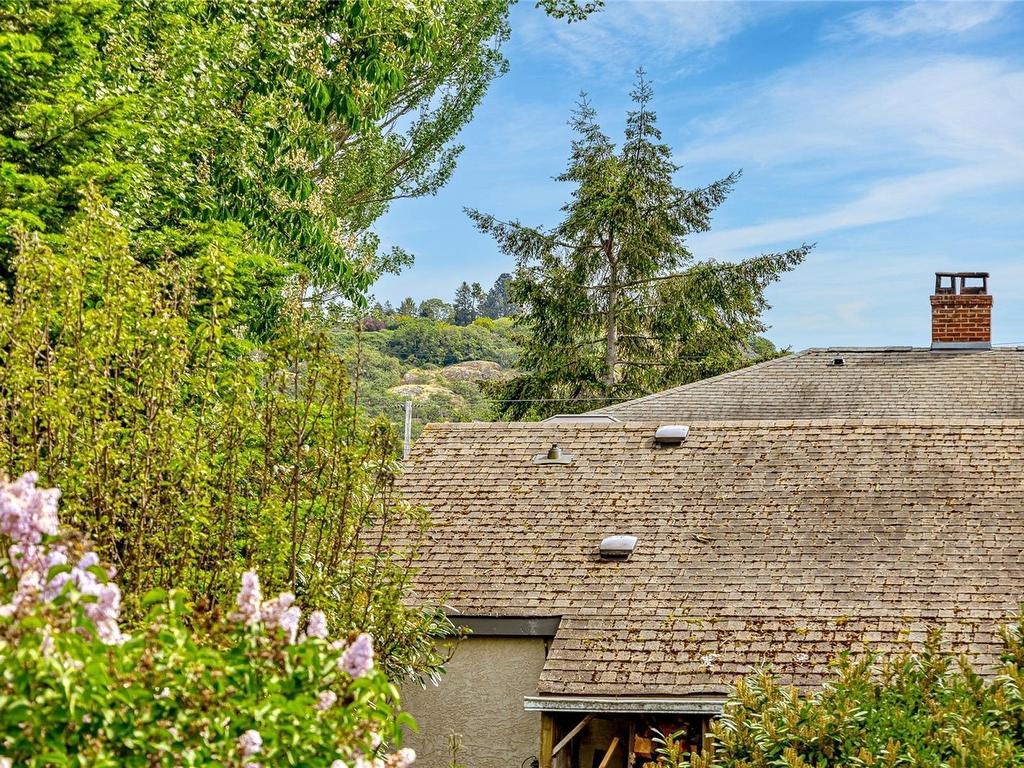









1725


Mortimer

St,
Saanich,




BC
V8P 3A9

