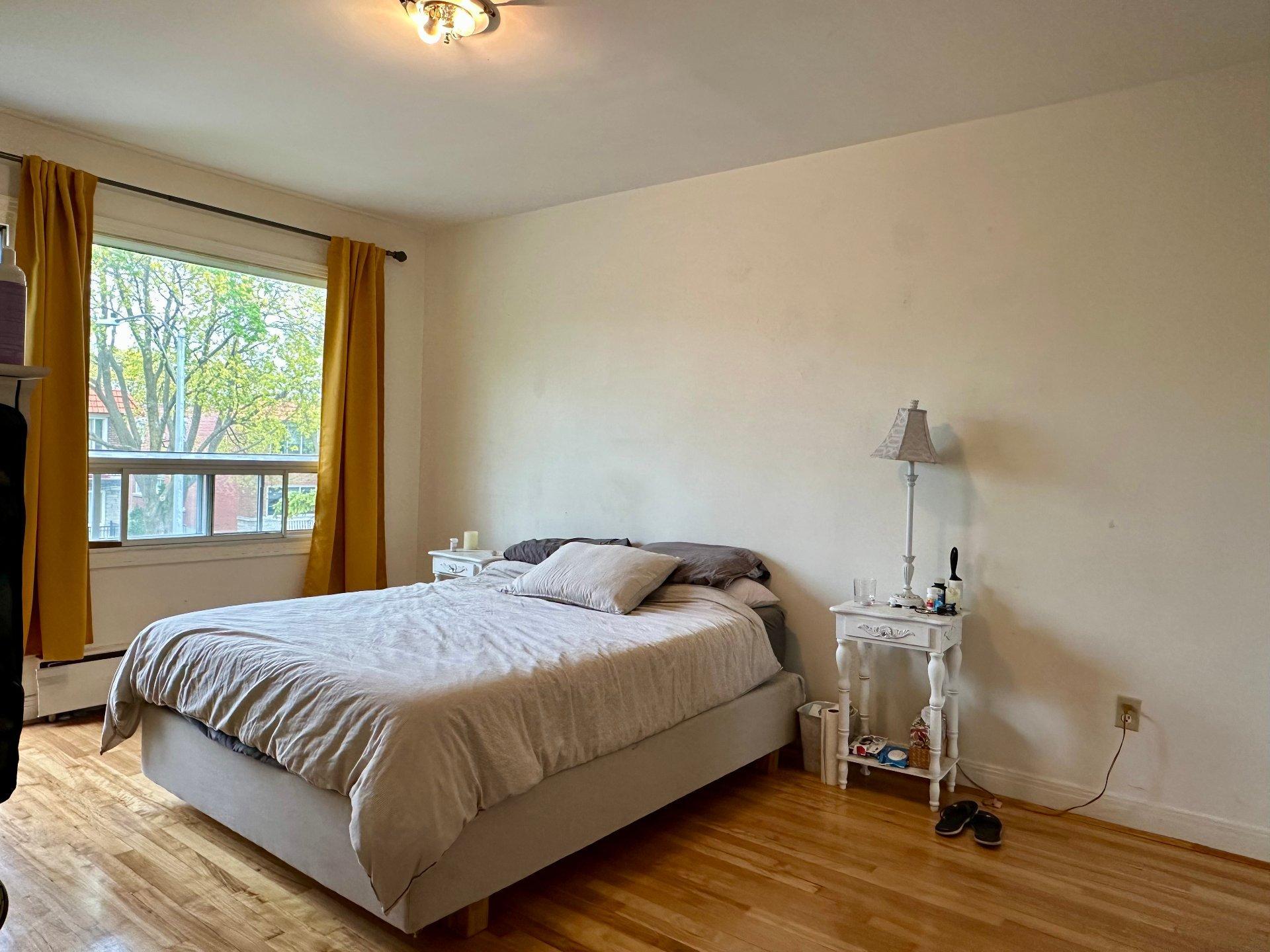 









2122


Rue Guertin

,
Montréal (Saint-Laurent),




QC
H4L4E4

