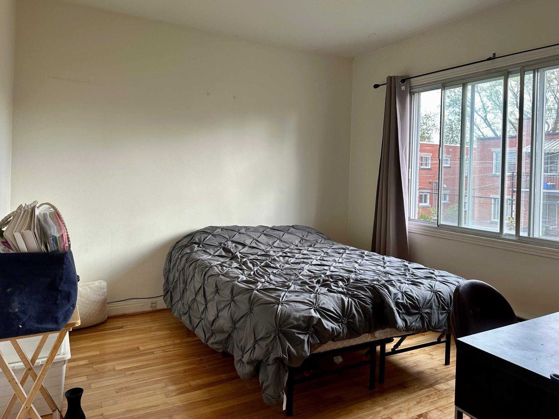 









2122


Rue Guertin

,
Montréal (Saint-Laurent),




QC
H4L4E4


