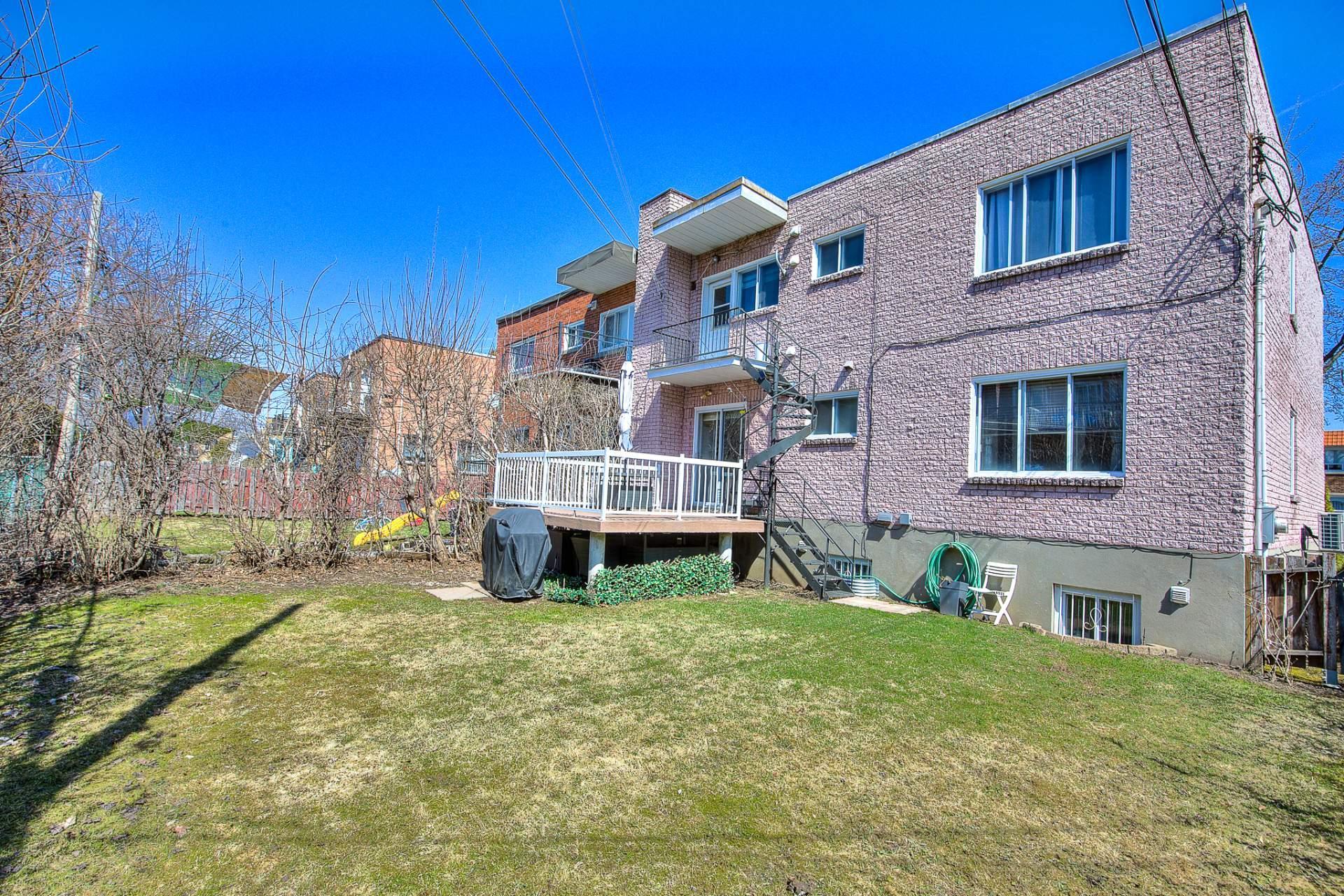 









2122


Rue Guertin

,
Montréal (Saint-Laurent),




QC
H4L4E4


