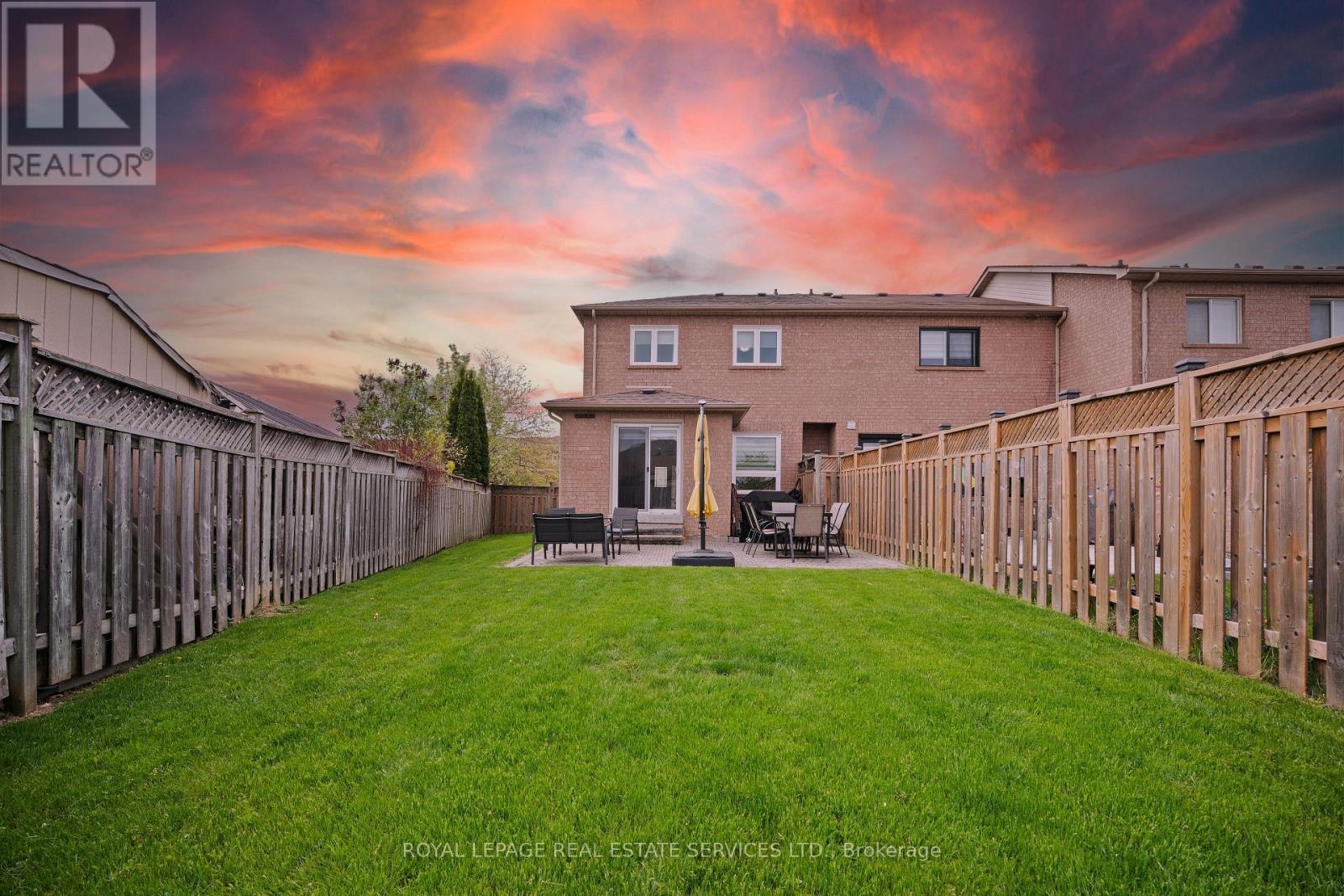 












51 WATERBURY STREET

,
Caledon,




Ontario
L7E1X5

