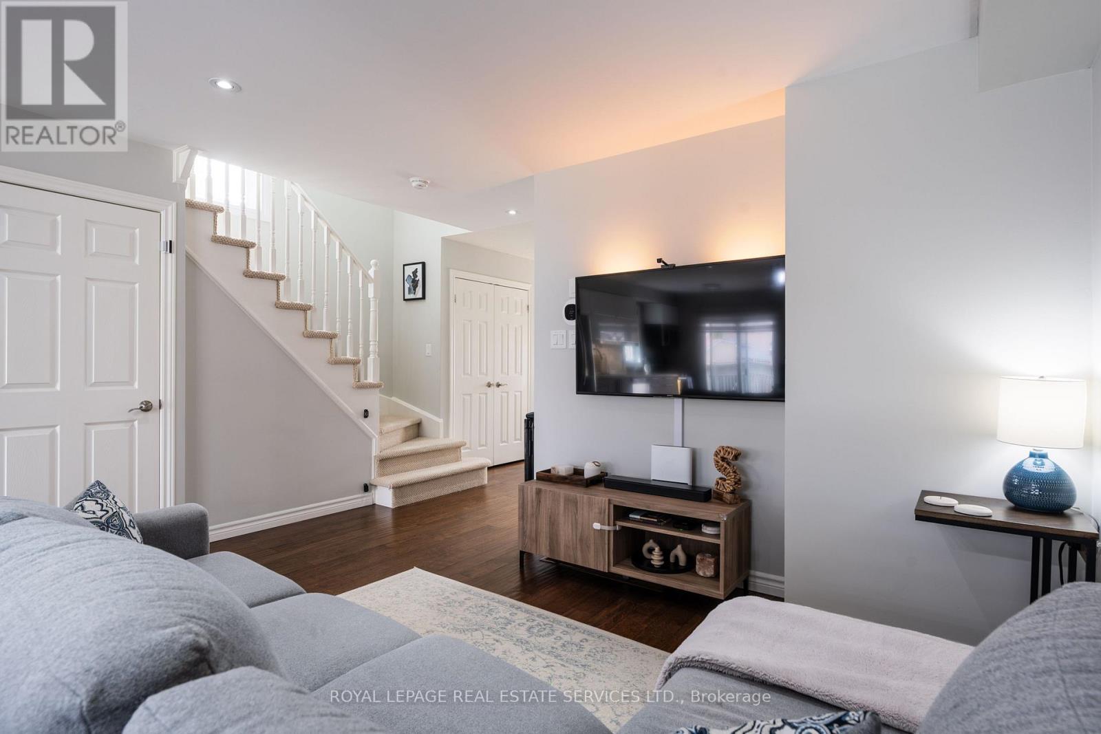 












51 WATERBURY STREET

,
Caledon,




Ontario
L7E1X5

