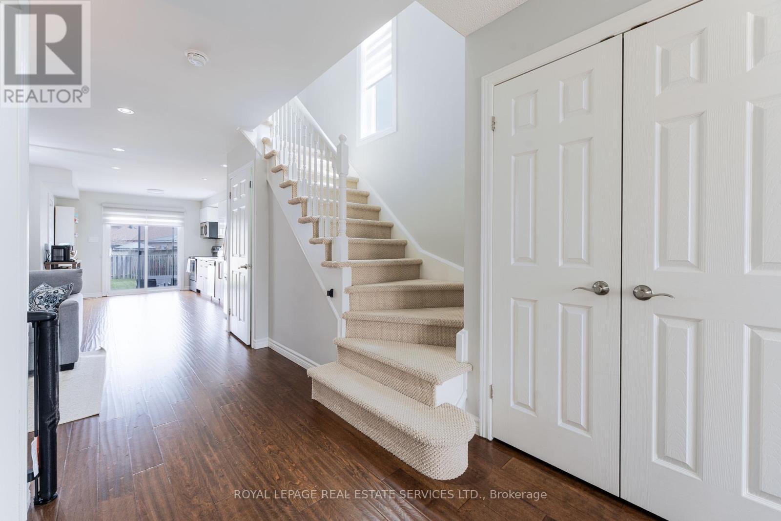 












51 WATERBURY STREET

,
Caledon,




Ontario
L7E1X5

