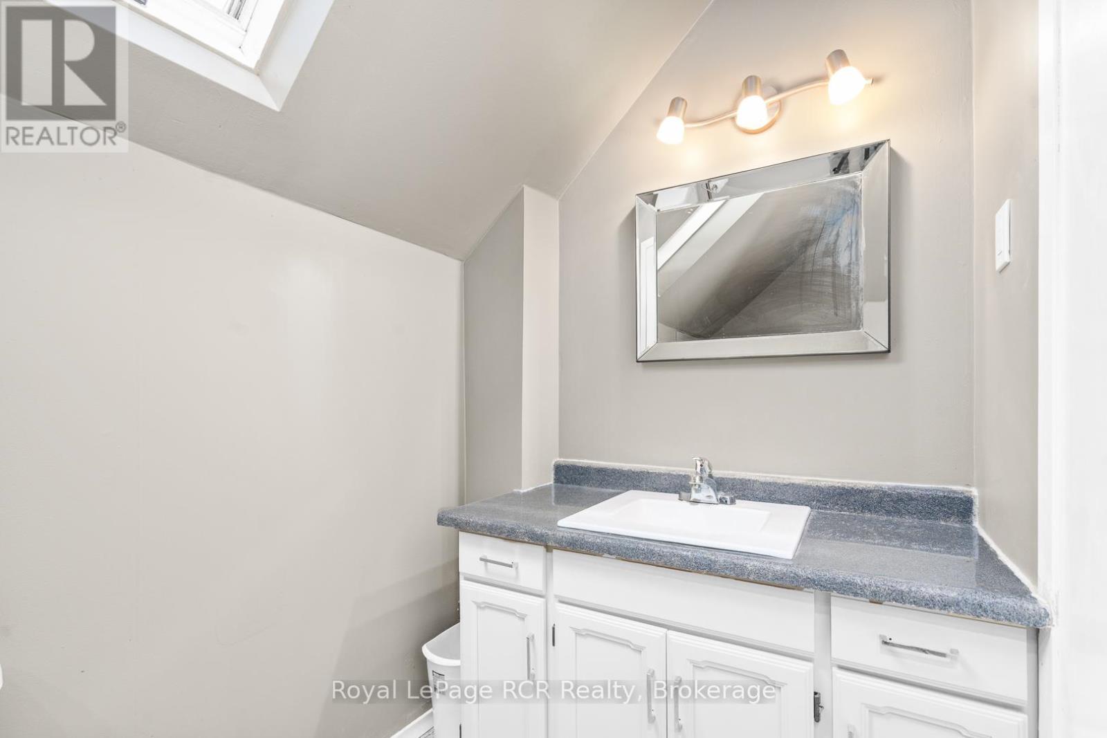 












463 12TH STREET

,
Hanover,




Ontario
N4N1W1

