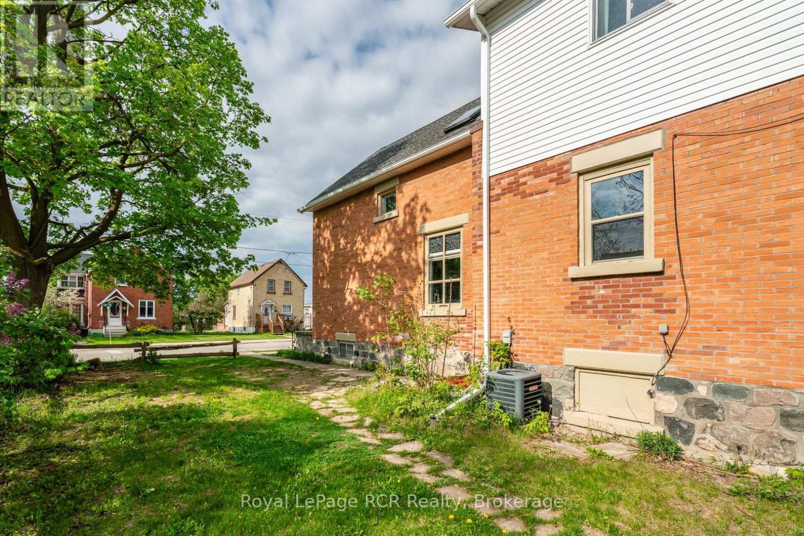 












463 12TH STREET

,
Hanover,




Ontario
N4N1W1

