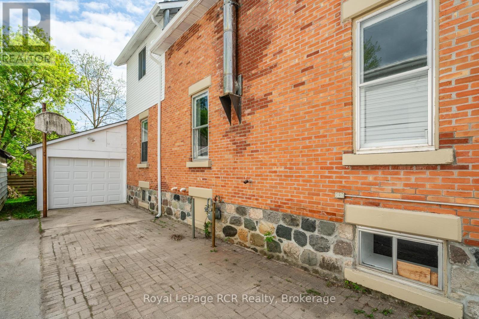 












463 12TH STREET

,
Hanover,




Ontario
N4N1W1

