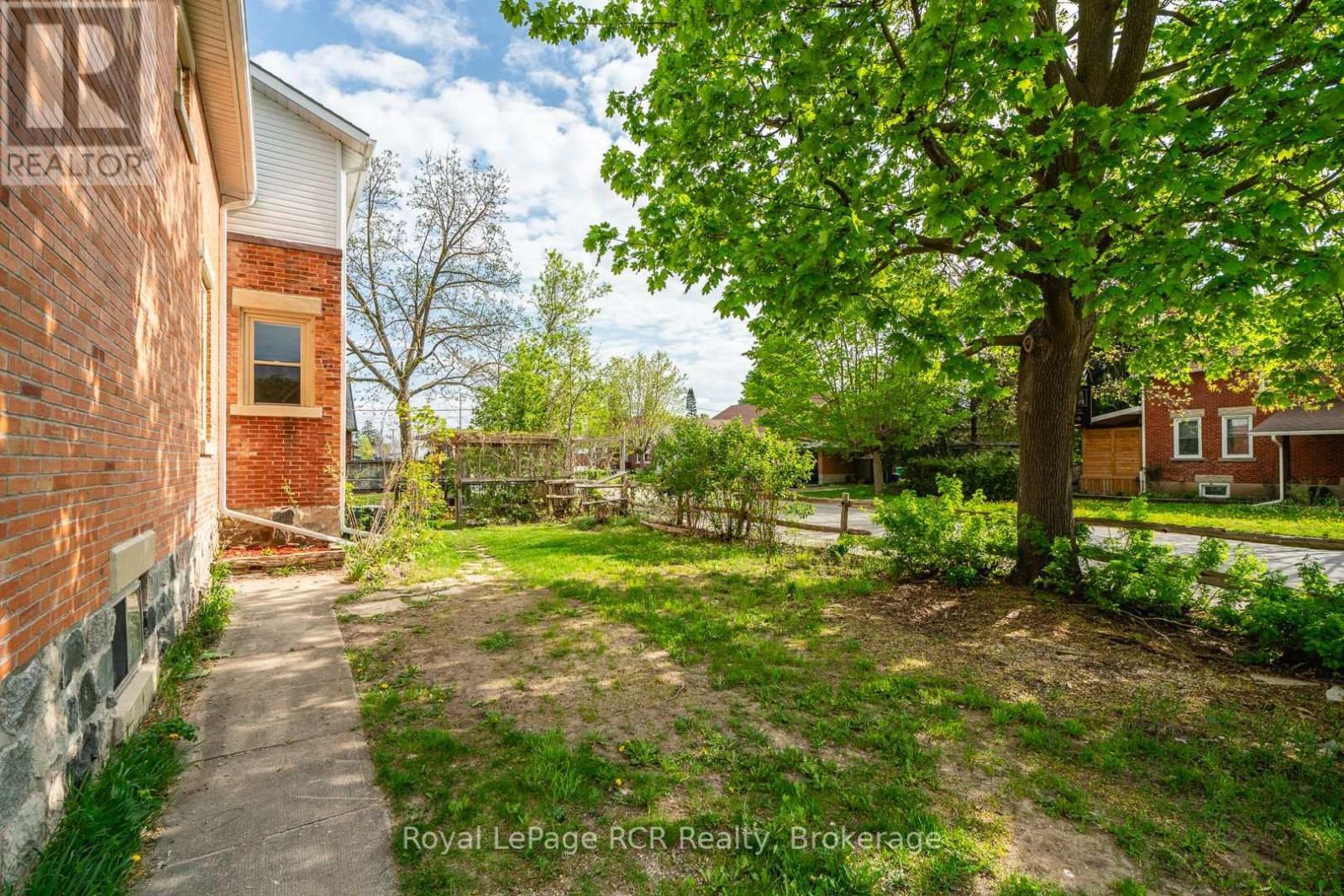 












463 12TH STREET

,
Hanover,




Ontario
N4N1W1

