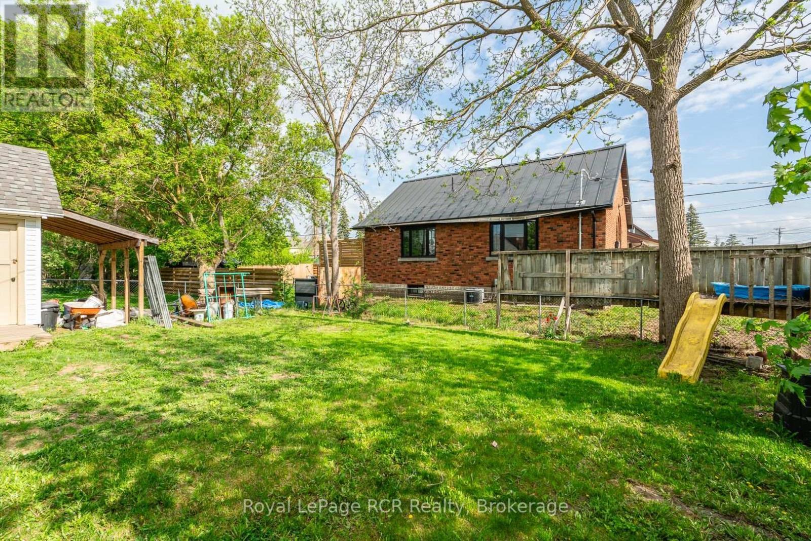 












463 12TH STREET

,
Hanover,




Ontario
N4N1W1

