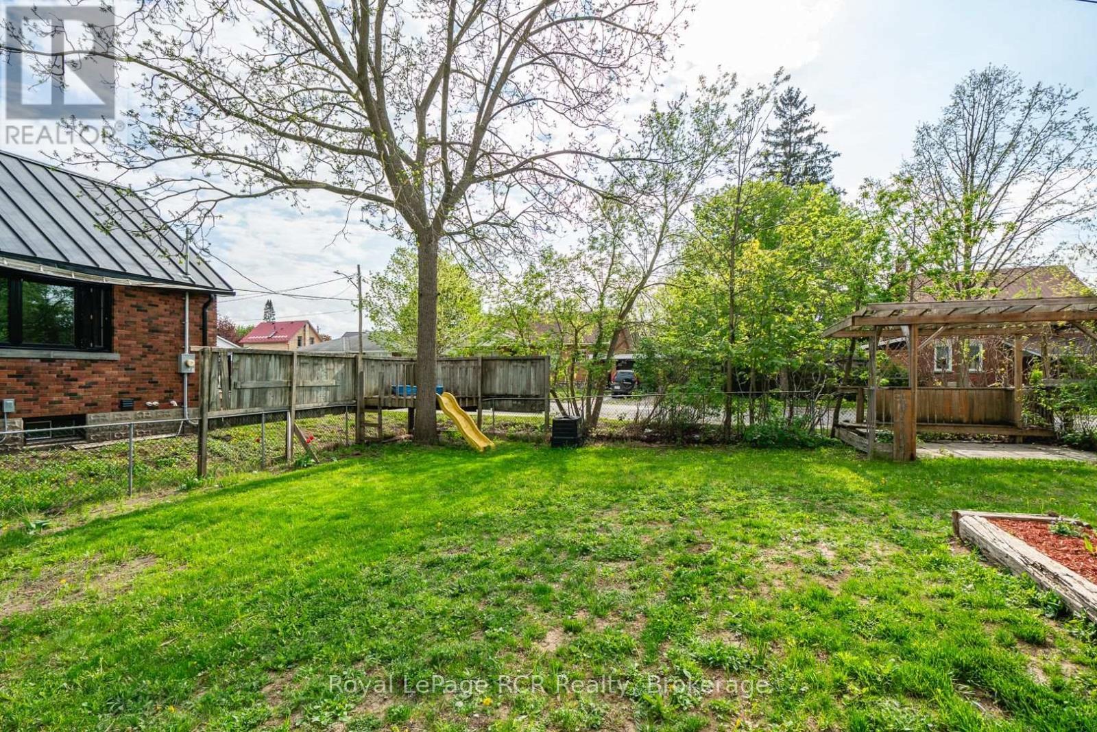 












463 12TH STREET

,
Hanover,




Ontario
N4N1W1

