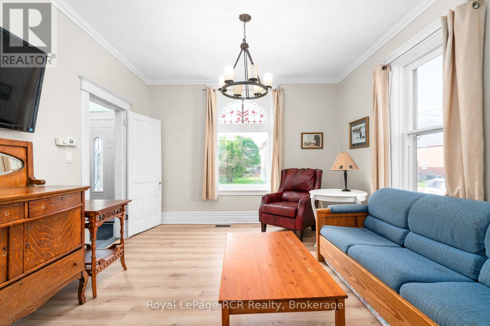 












463 12TH STREET

,
Hanover,




Ontario
N4N1W1

