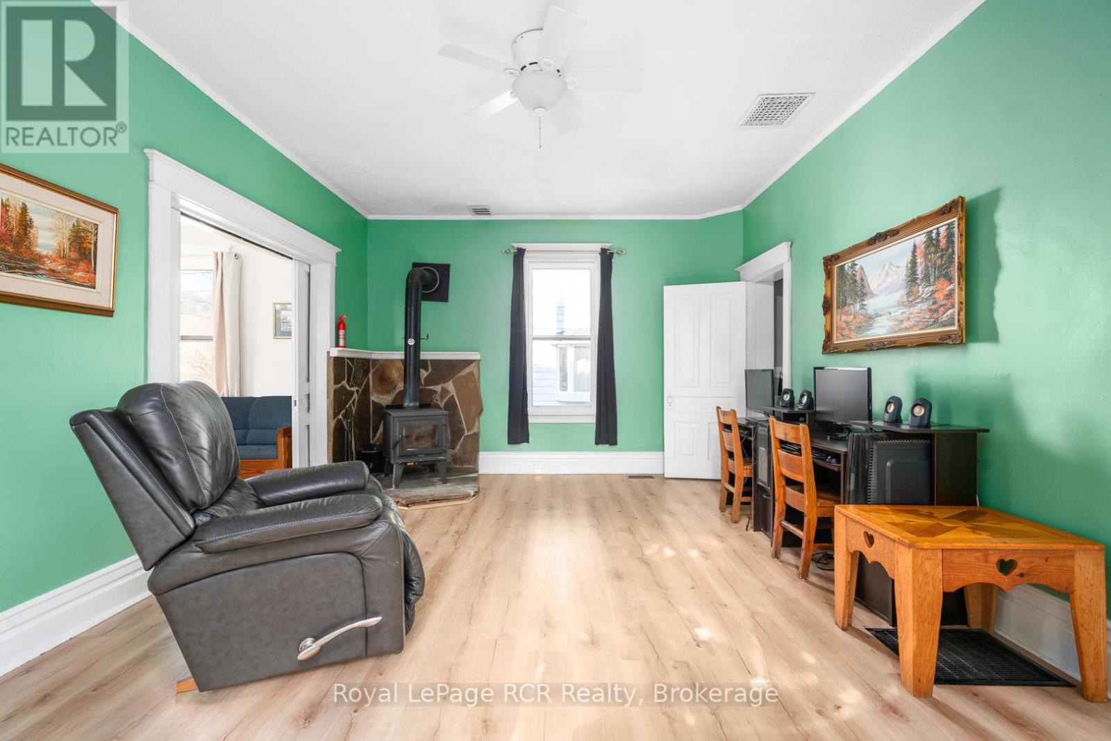 












463 12TH STREET

,
Hanover,




Ontario
N4N1W1

