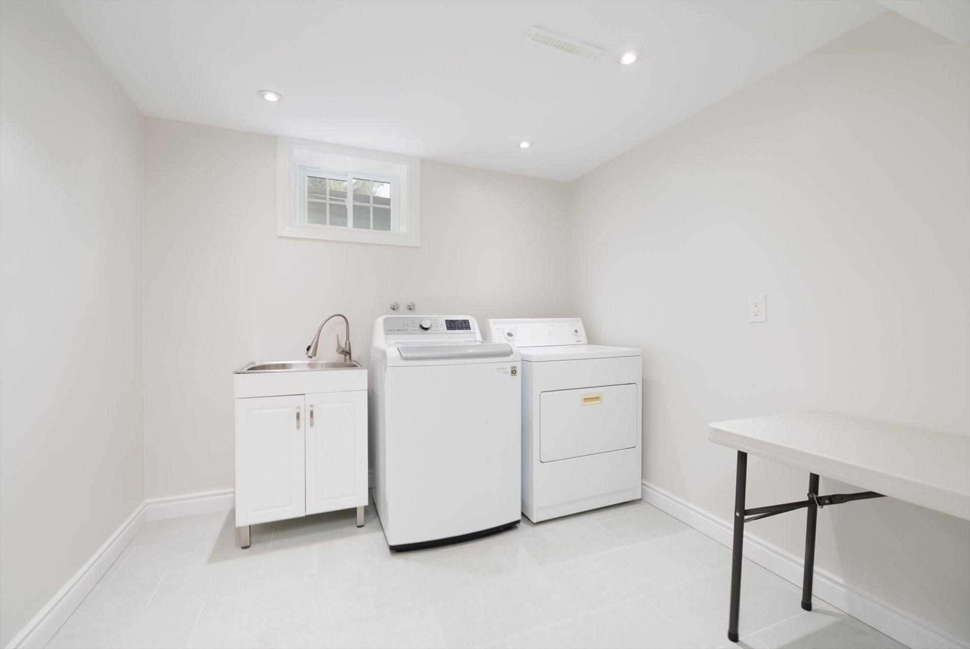 









55


Rue Harold

,
Kirkland,




QC
H9J1R7

