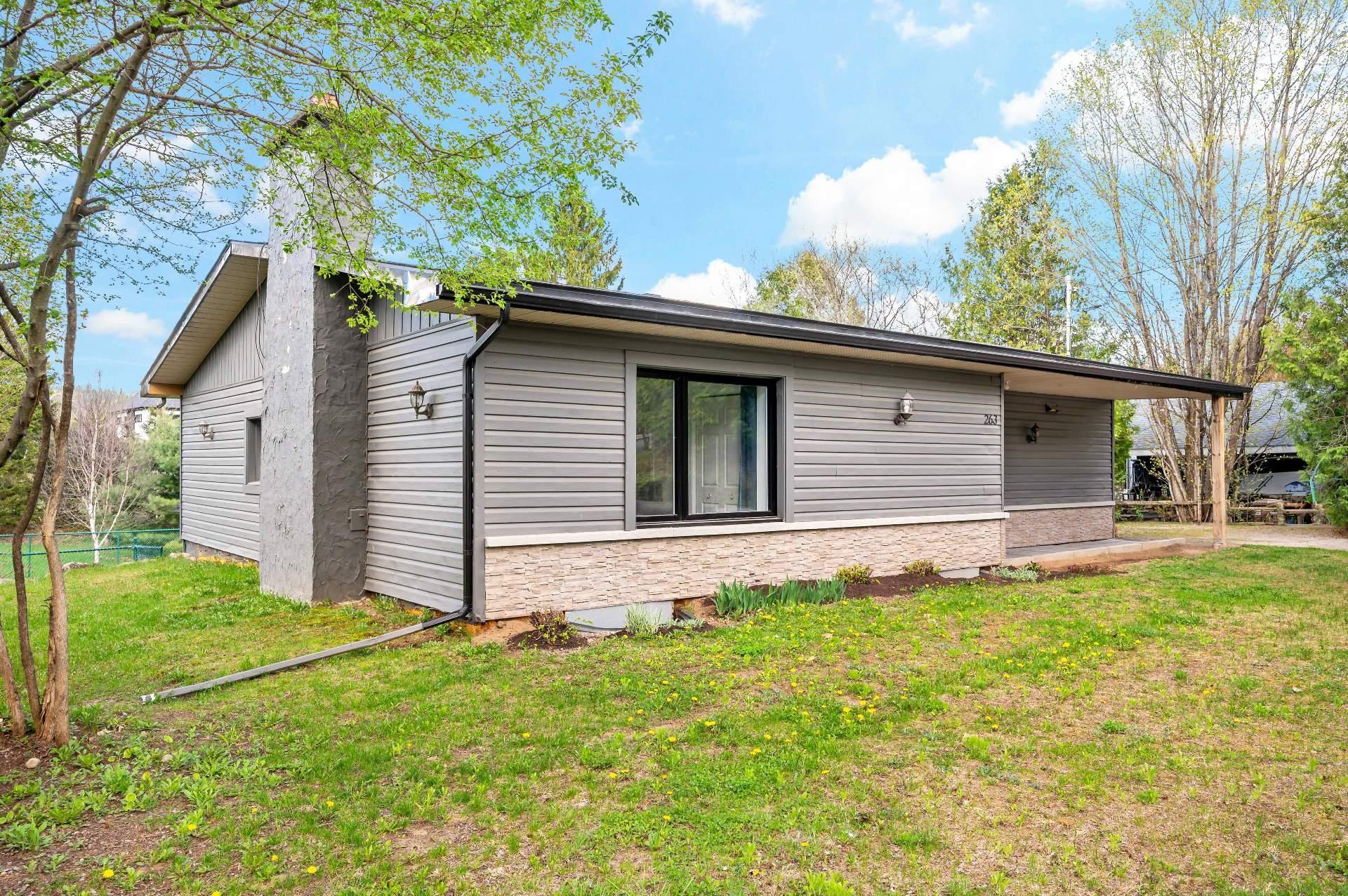 









263Z

 - 265Z


Ch. Brousseau

,
Labelle,




QC
J0T1H0

