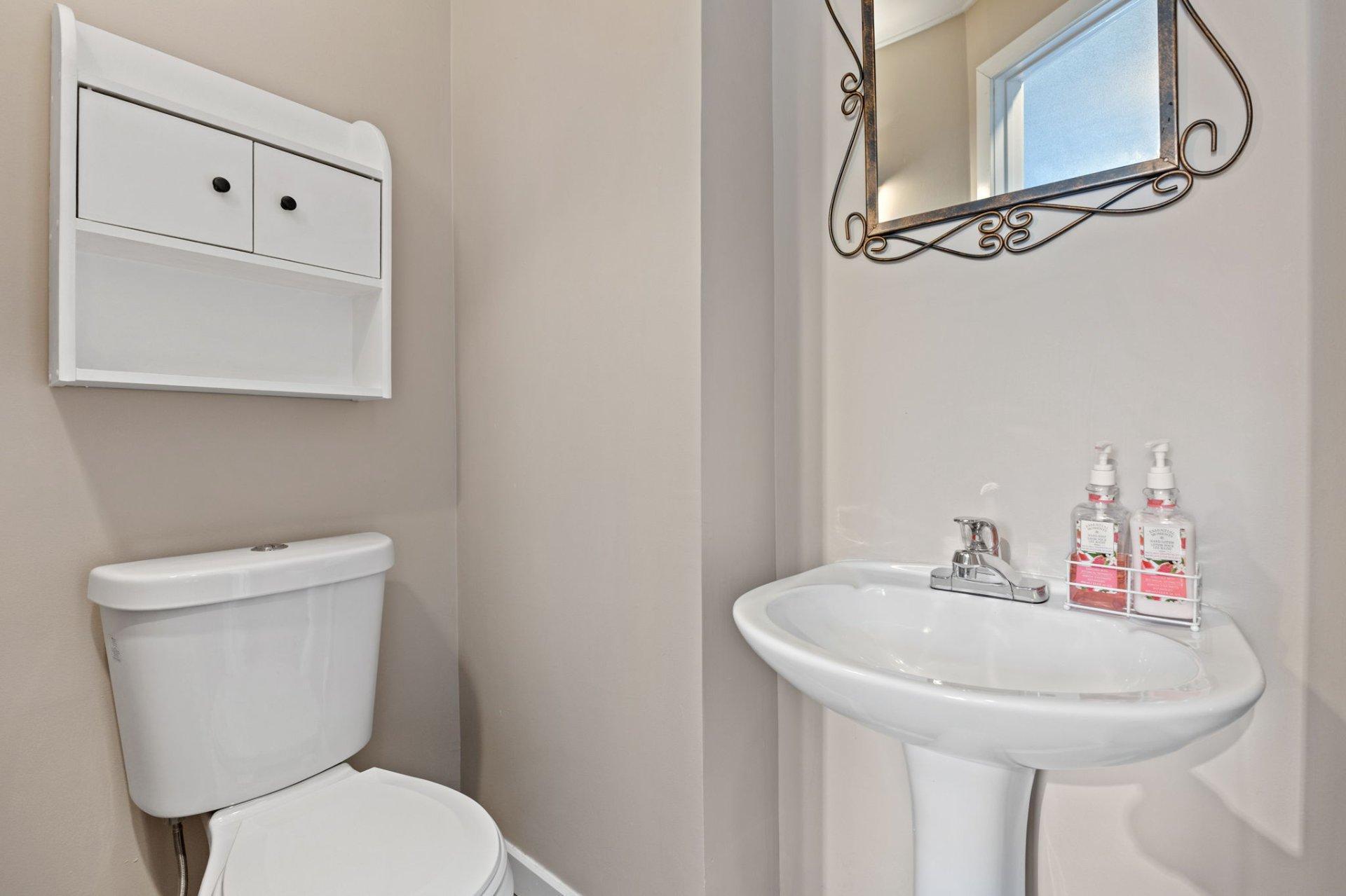 









108


Rue Sherbrooke

,
Gatineau (Hull),




QC
J8Y2L1

