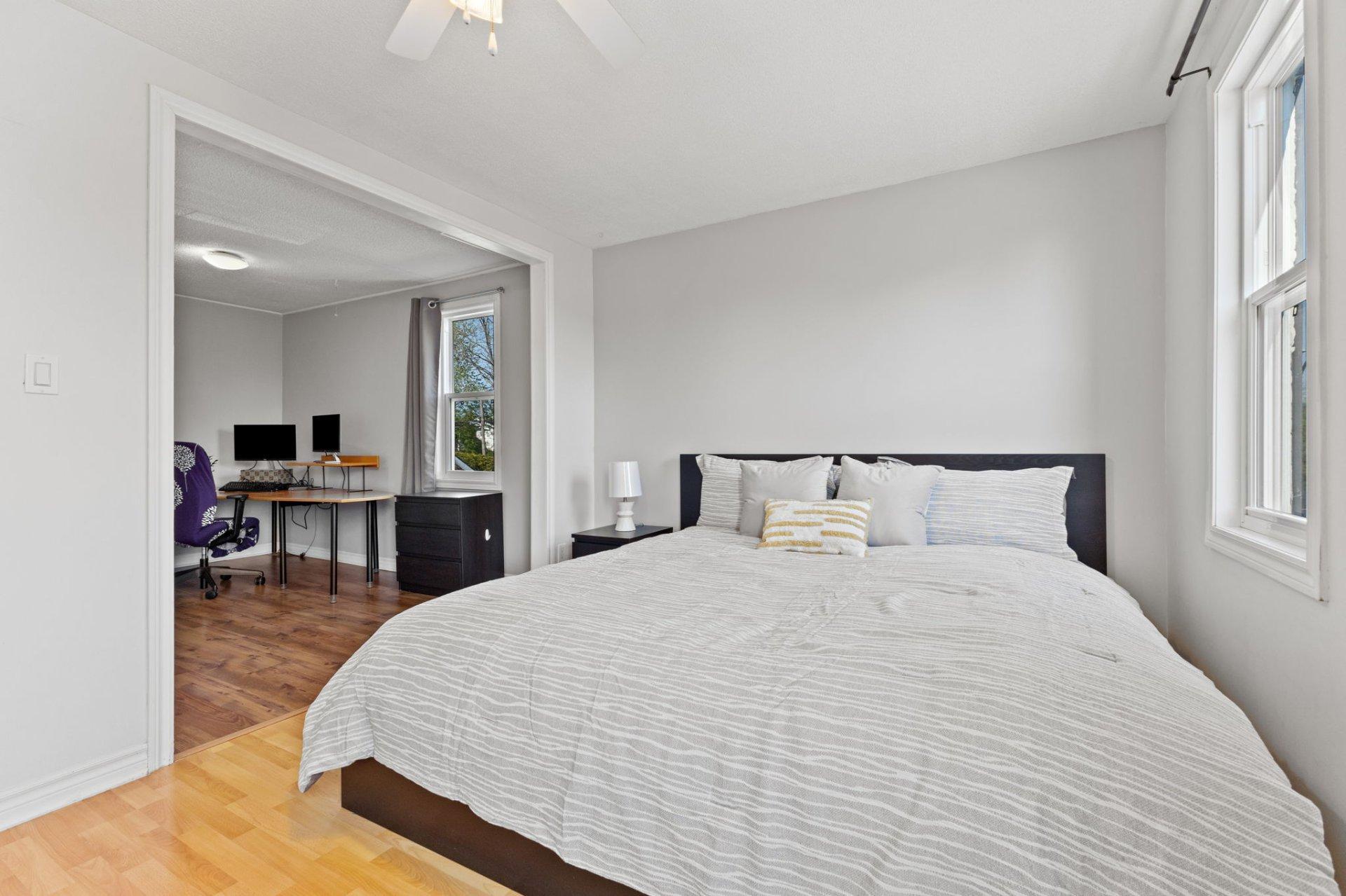 









108


Rue Sherbrooke

,
Gatineau (Hull),




QC
J8Y2L1

