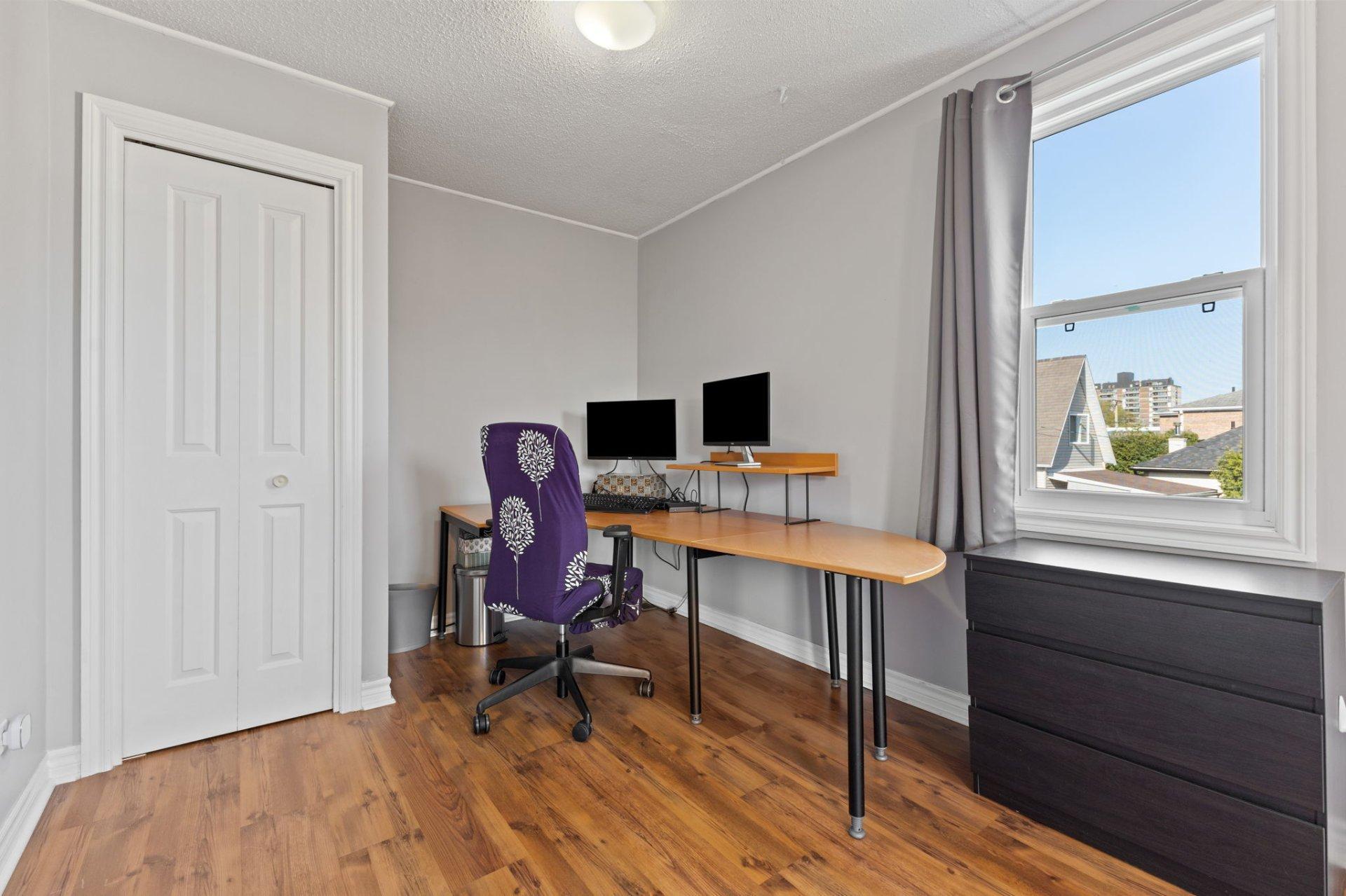 









108


Rue Sherbrooke

,
Gatineau (Hull),




QC
J8Y2L1

