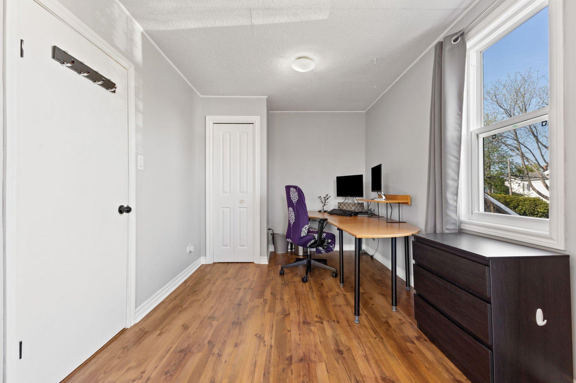 









108


Rue Sherbrooke

,
Gatineau (Hull),




QC
J8Y2L1

