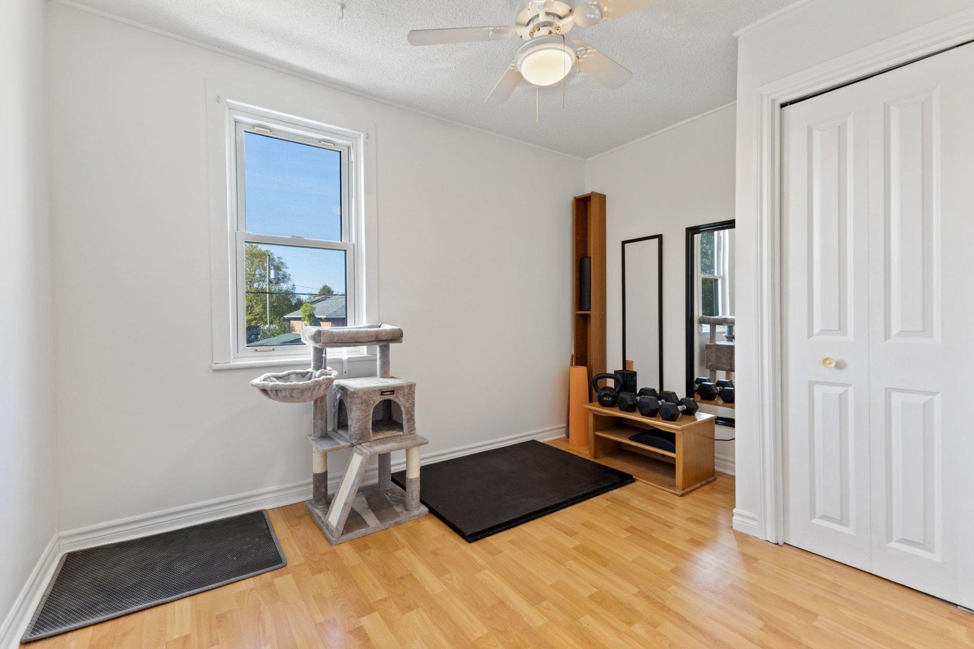 









108


Rue Sherbrooke

,
Gatineau (Hull),




QC
J8Y2L1

