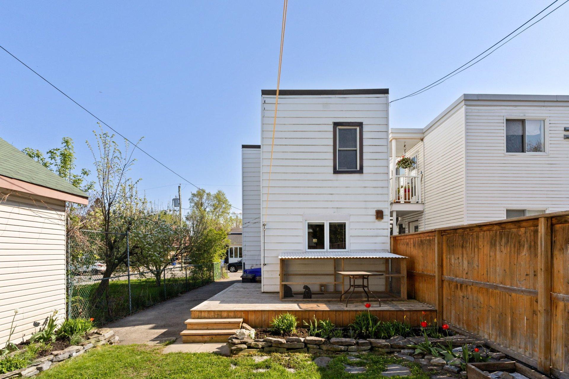 









108


Rue Sherbrooke

,
Gatineau (Hull),




QC
J8Y2L1

