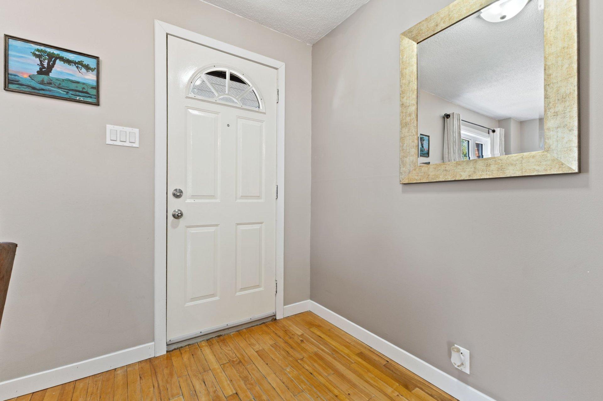 









108


Rue Sherbrooke

,
Gatineau (Hull),




QC
J8Y2L1

