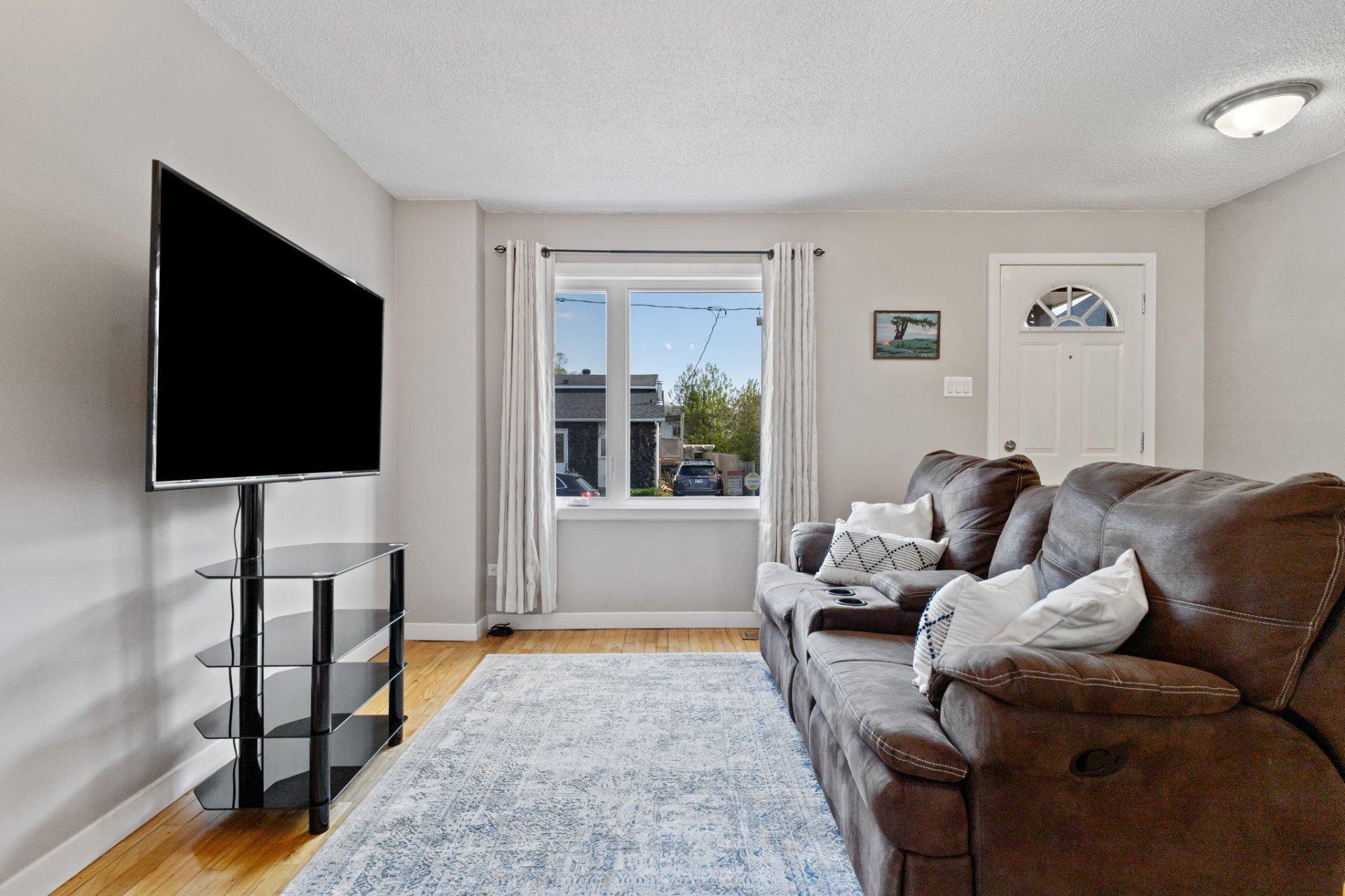 









108


Rue Sherbrooke

,
Gatineau (Hull),




QC
J8Y2L1

