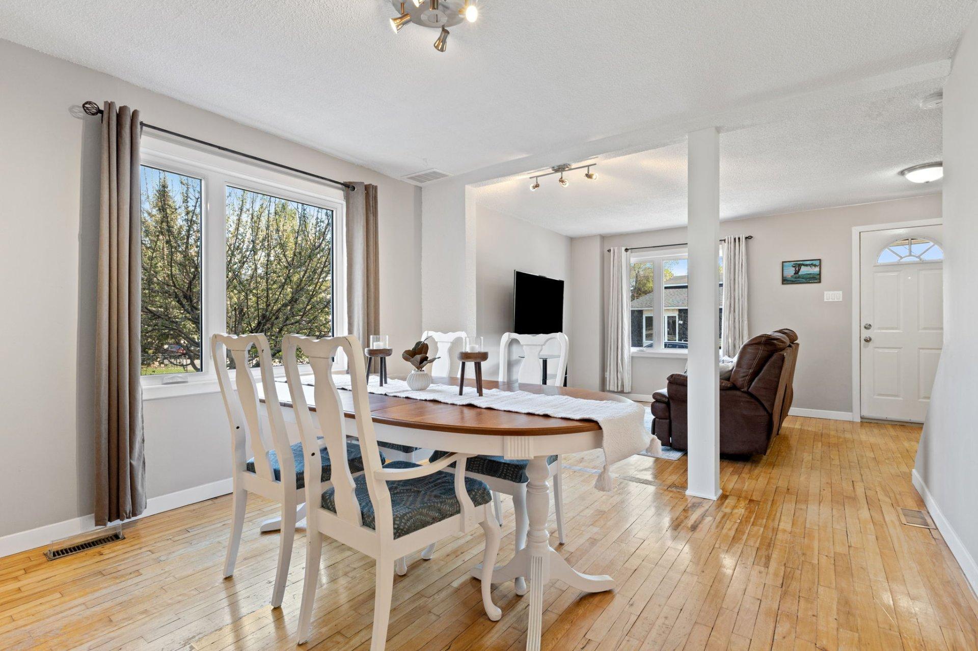 









108


Rue Sherbrooke

,
Gatineau (Hull),




QC
J8Y2L1

