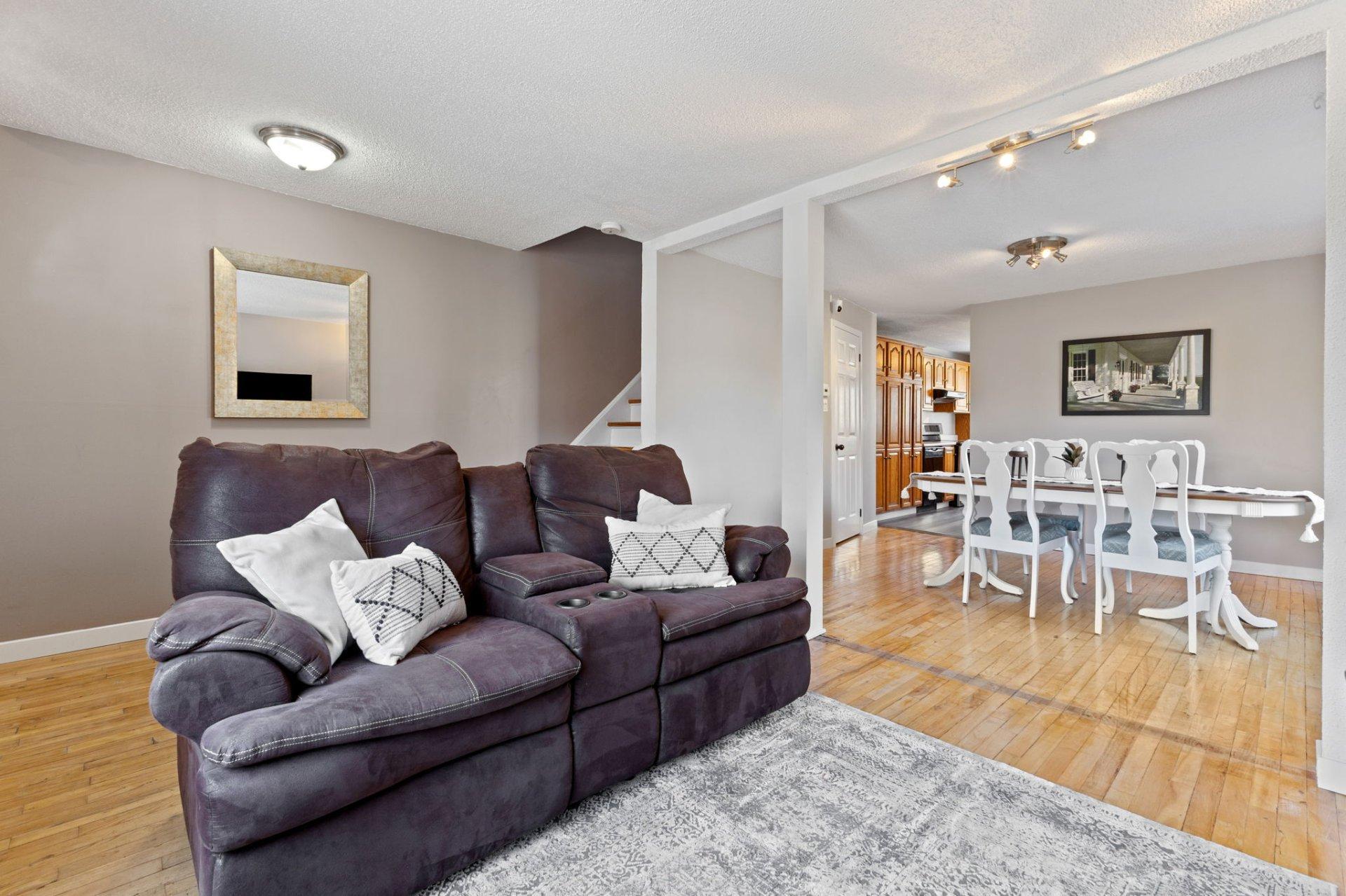 









108


Rue Sherbrooke

,
Gatineau (Hull),




QC
J8Y2L1

