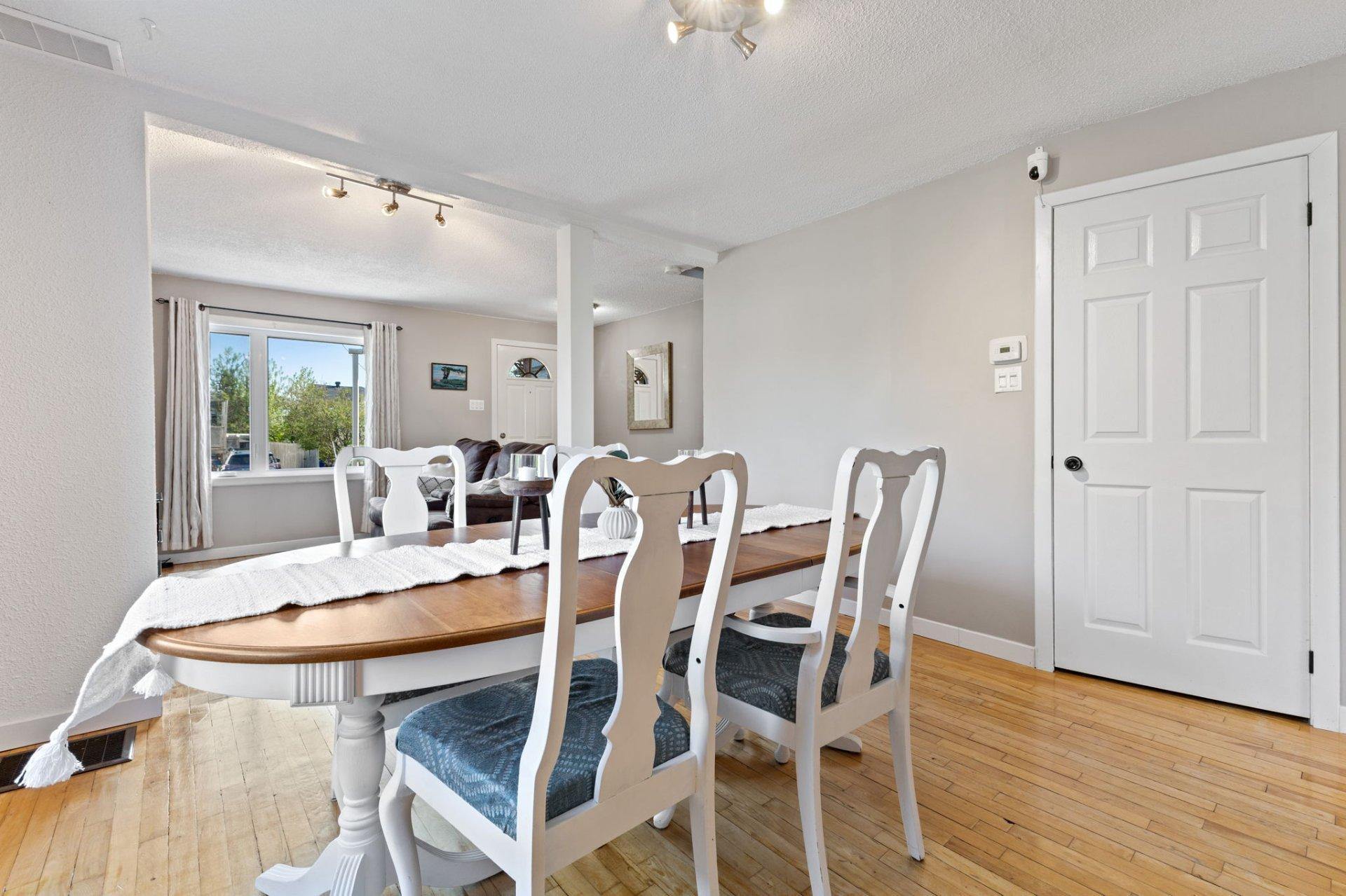 









108


Rue Sherbrooke

,
Gatineau (Hull),




QC
J8Y2L1

