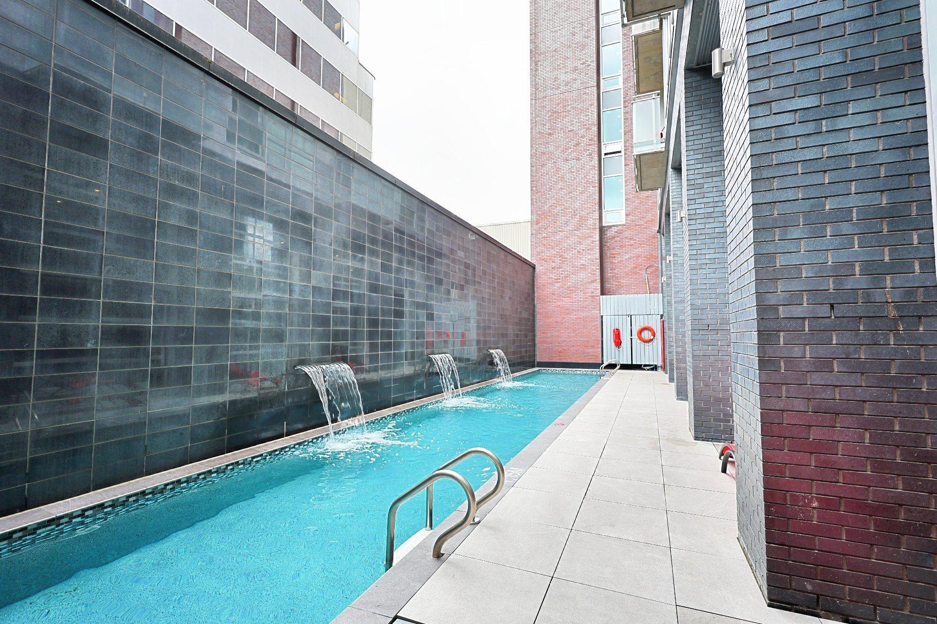 









2117


Rue Tupper

, 701,
Montréal (Ville-Marie),




QC
H3H0B2

