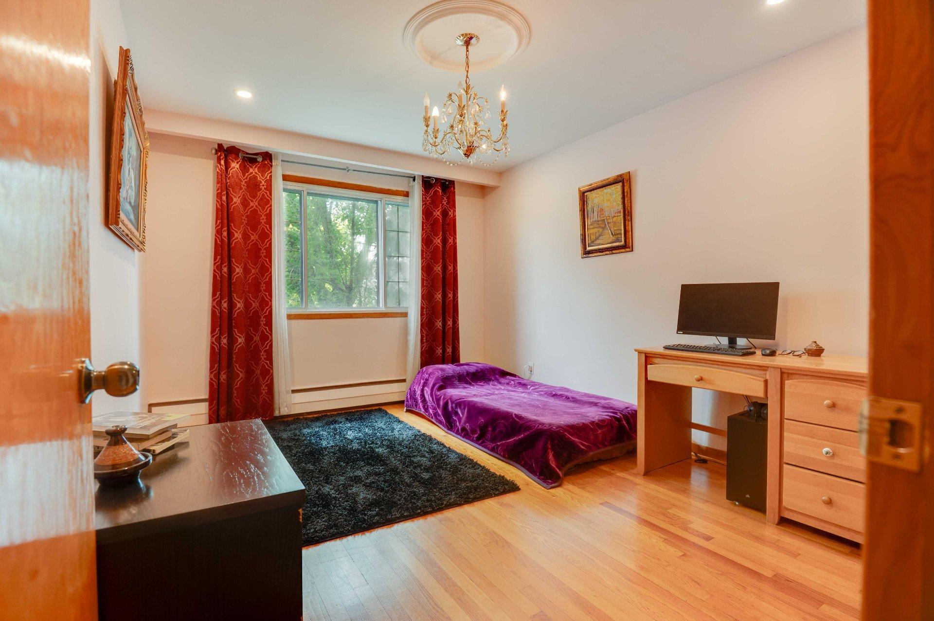 









8195

 - 8197


Rue de l'Aunis

,
Montréal (Saint-Léonard),




QC
H1R2N1

