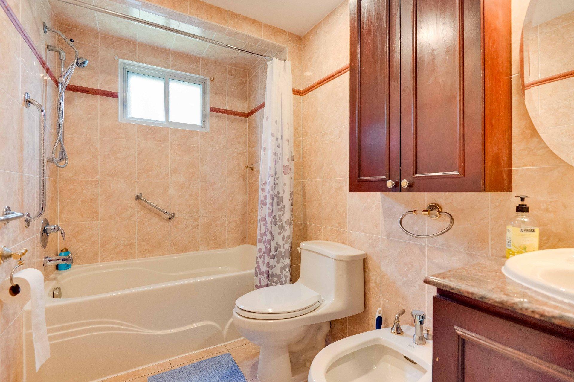 









8195

 - 8197


Rue de l'Aunis

,
Montréal (Saint-Léonard),




QC
H1R2N1

