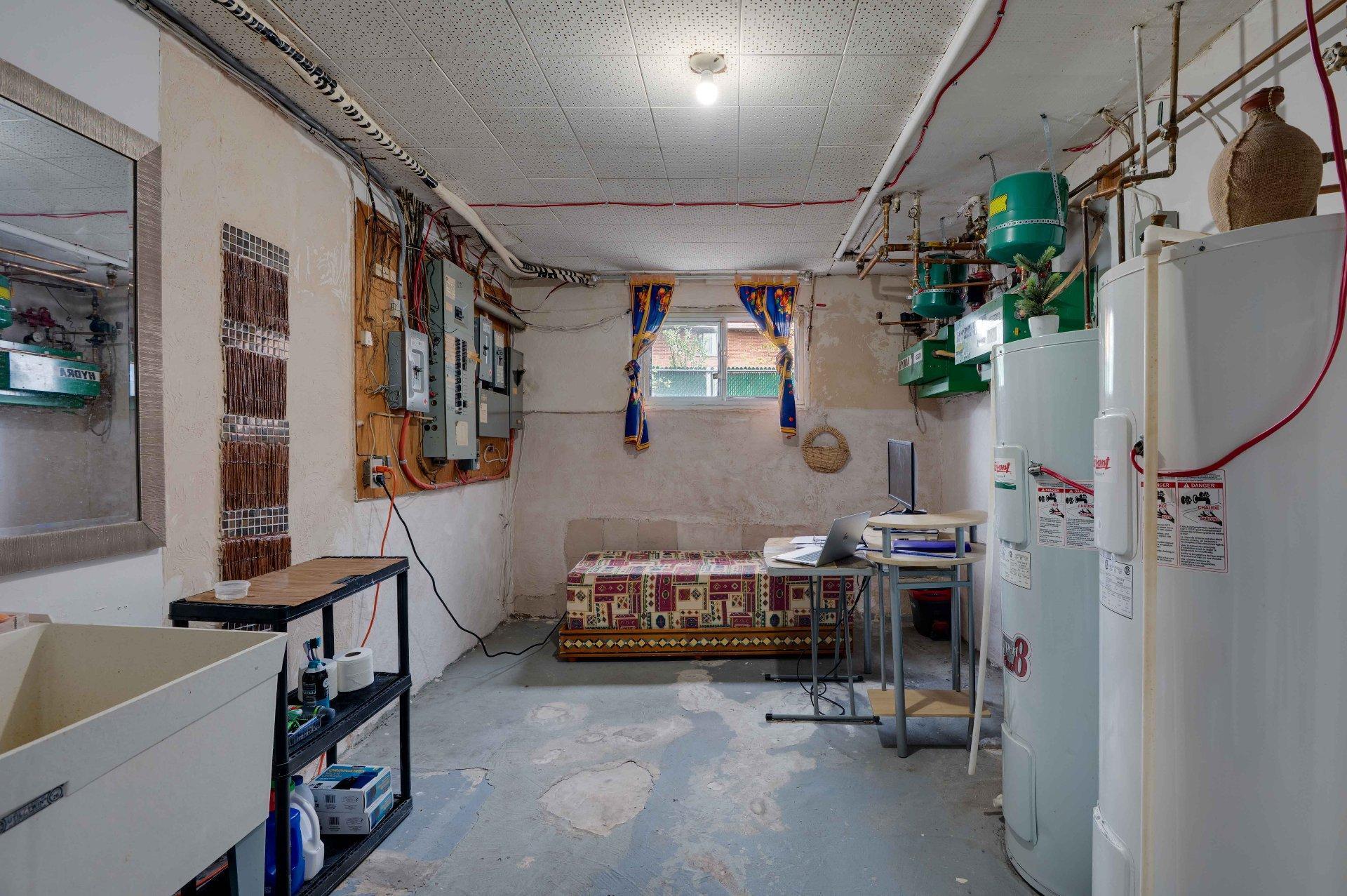









8195

 - 8197


Rue de l'Aunis

,
Montréal (Saint-Léonard),




QC
H1R2N1

