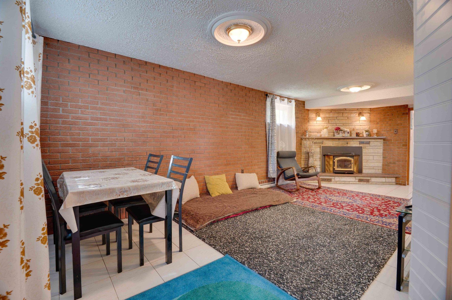 









8195

 - 8197


Rue de l'Aunis

,
Montréal (Saint-Léonard),




QC
H1R2N1

