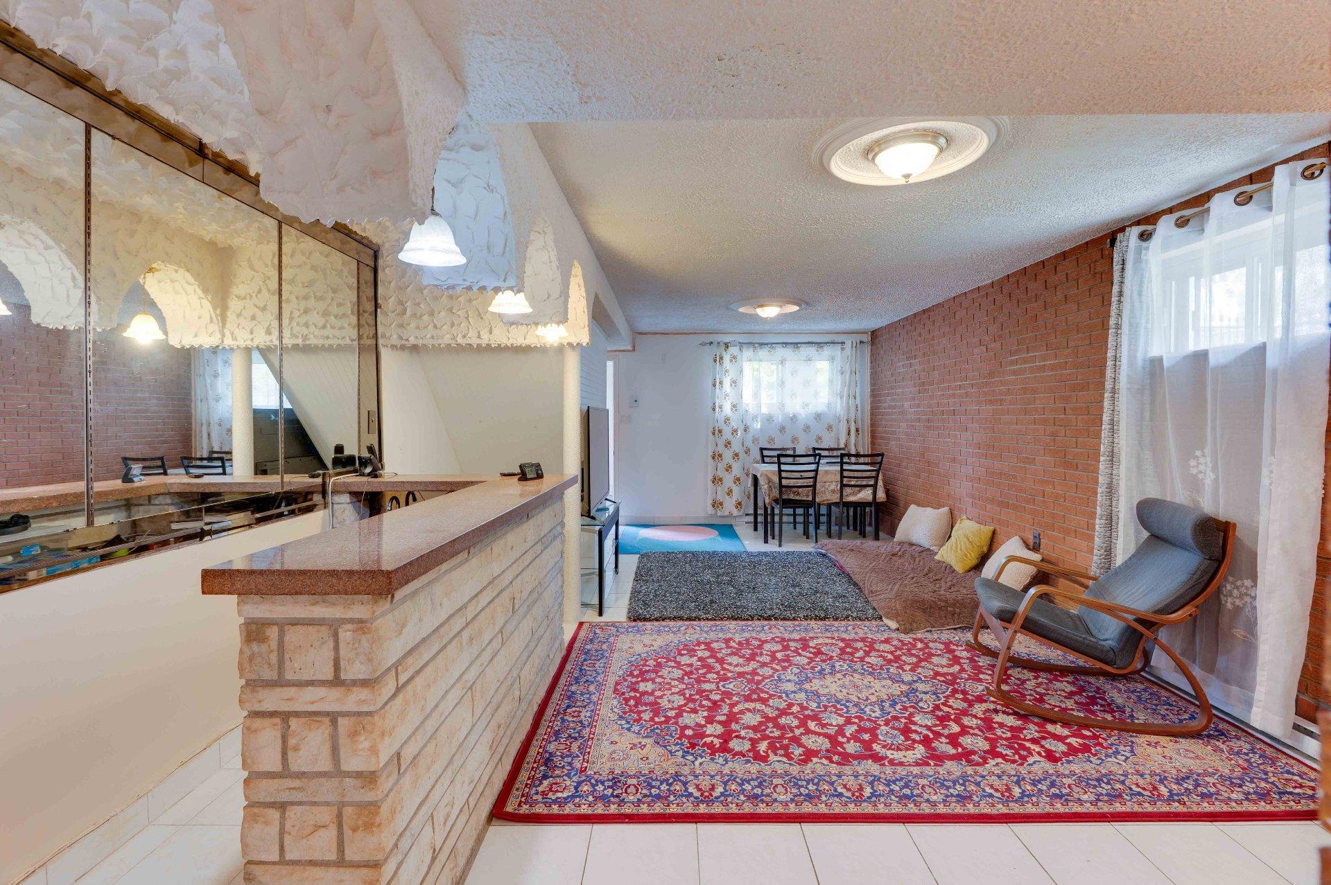 









8195

 - 8197


Rue de l'Aunis

,
Montréal (Saint-Léonard),




QC
H1R2N1

