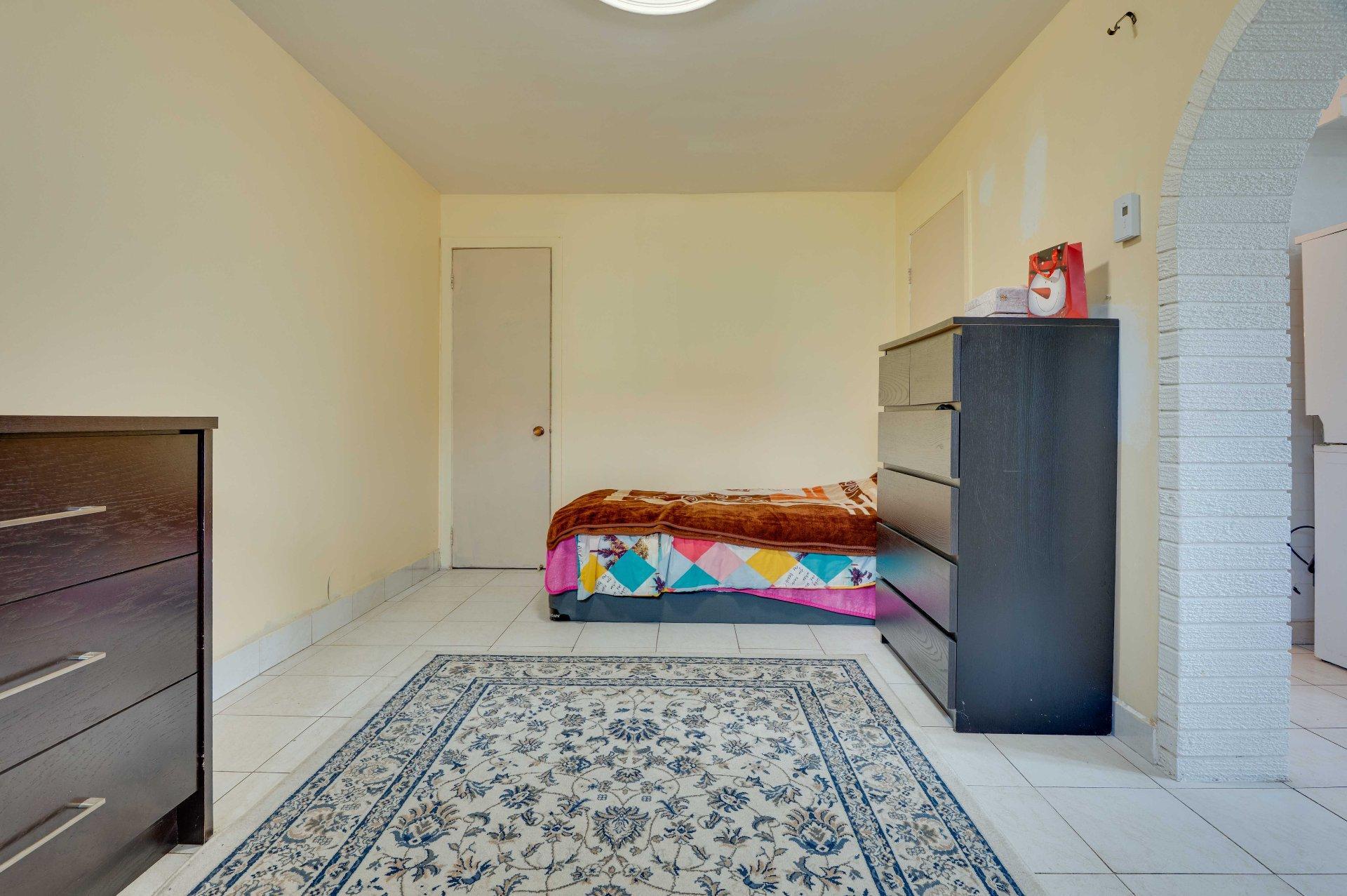 









8195

 - 8197


Rue de l'Aunis

,
Montréal (Saint-Léonard),




QC
H1R2N1

