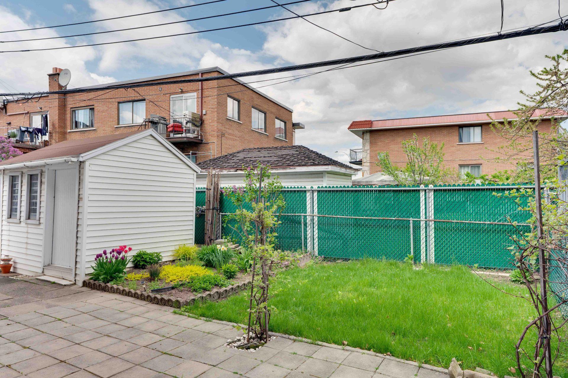 









8195

 - 8197


Rue de l'Aunis

,
Montréal (Saint-Léonard),




QC
H1R2N1

