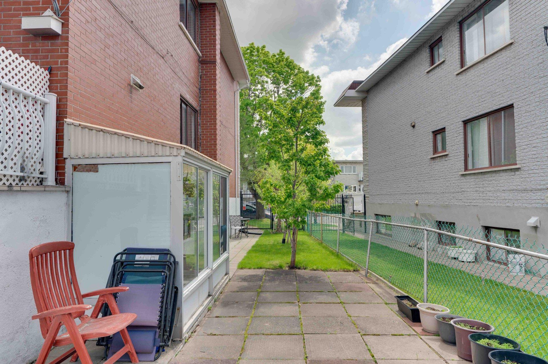 









8195

 - 8197


Rue de l'Aunis

,
Montréal (Saint-Léonard),




QC
H1R2N1

