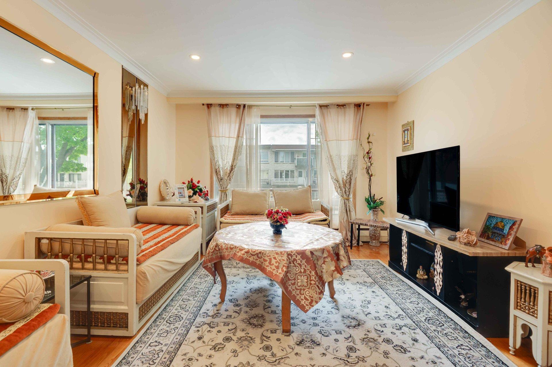 









8195

 - 8197


Rue de l'Aunis

,
Montréal (Saint-Léonard),




QC
H1R2N1

