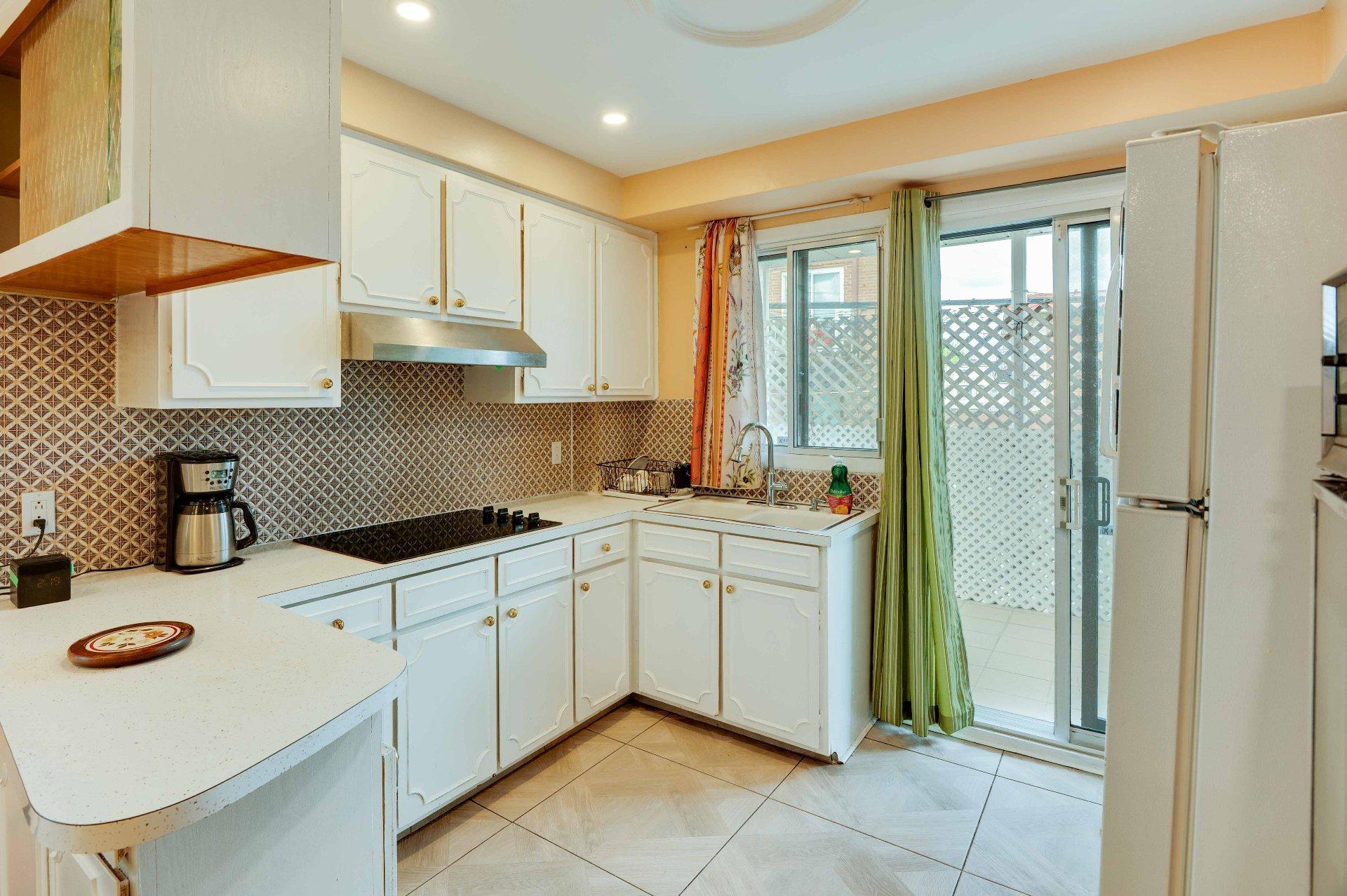 









8195

 - 8197


Rue de l'Aunis

,
Montréal (Saint-Léonard),




QC
H1R2N1

