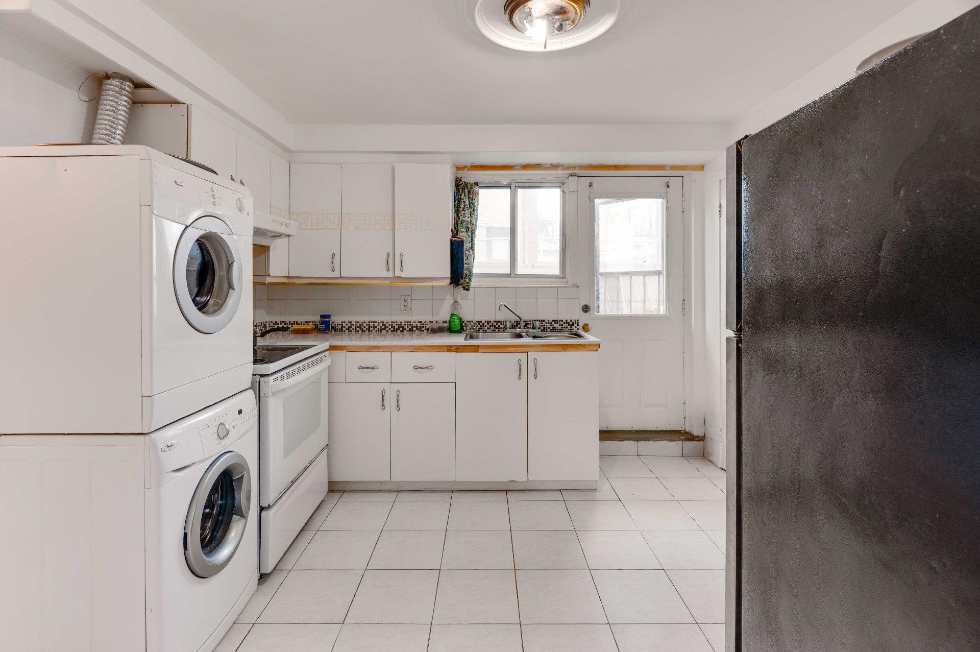 









8195

 - 8197


Rue de l'Aunis

,
Montréal (Saint-Léonard),




QC
H1R2N1


