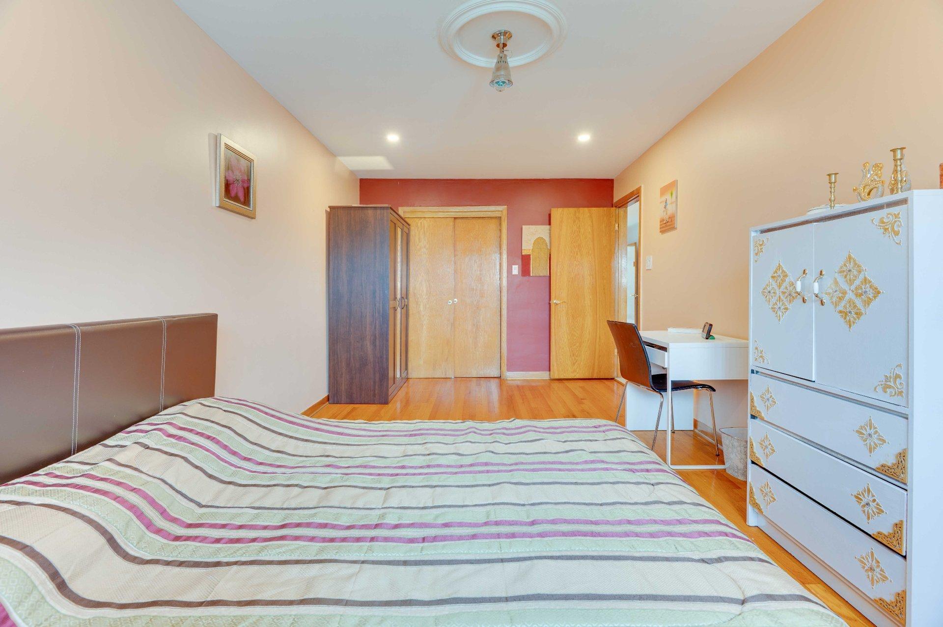 









8195

 - 8197


Rue de l'Aunis

,
Montréal (Saint-Léonard),




QC
H1R2N1

