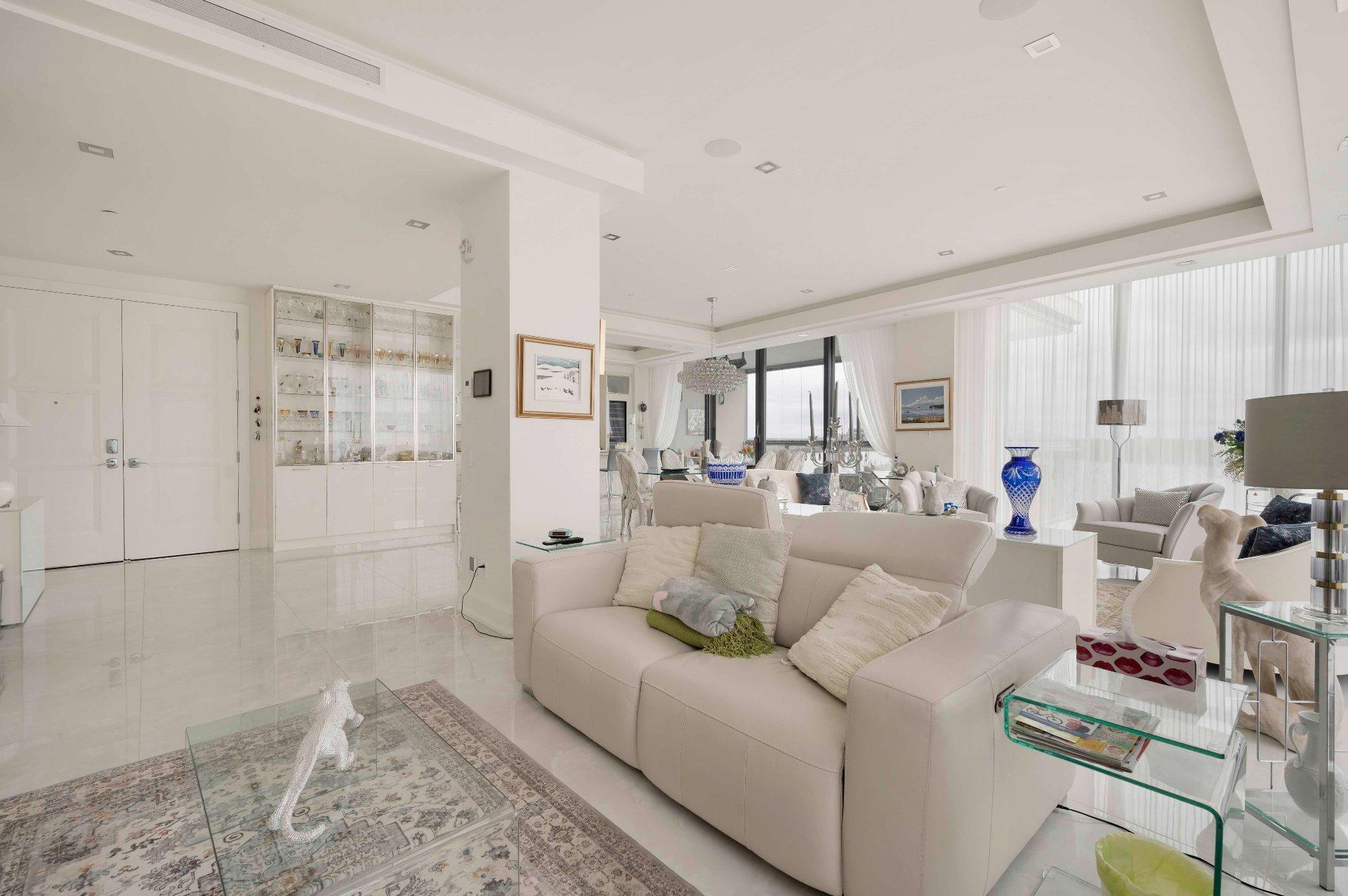 









4400


Prom. Paton

, 801,
Laval (Chomedey),




QC
H7W0K2

