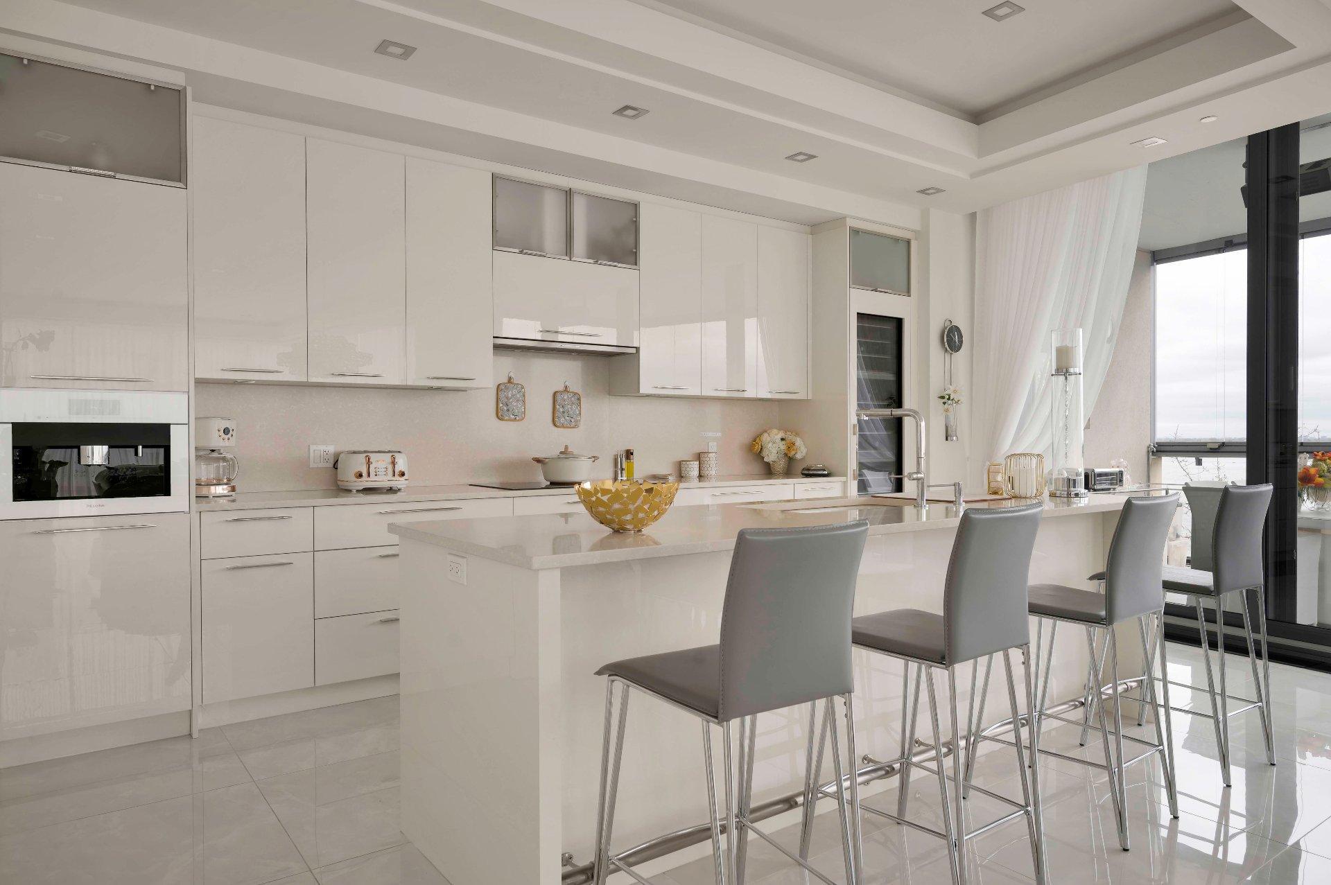 









4400


Prom. Paton

, 801,
Laval (Chomedey),




QC
H7W0K2

