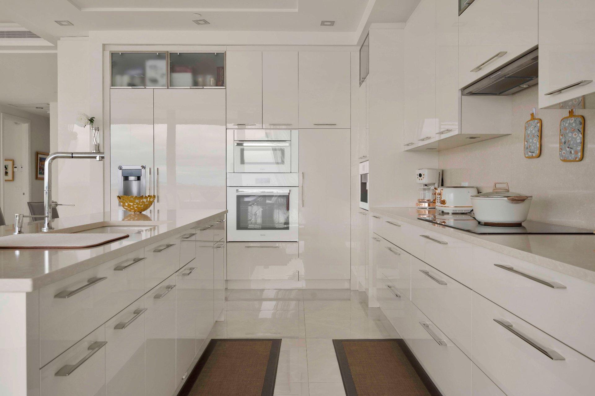 









4400


Prom. Paton

, 801,
Laval (Chomedey),




QC
H7W0K2

