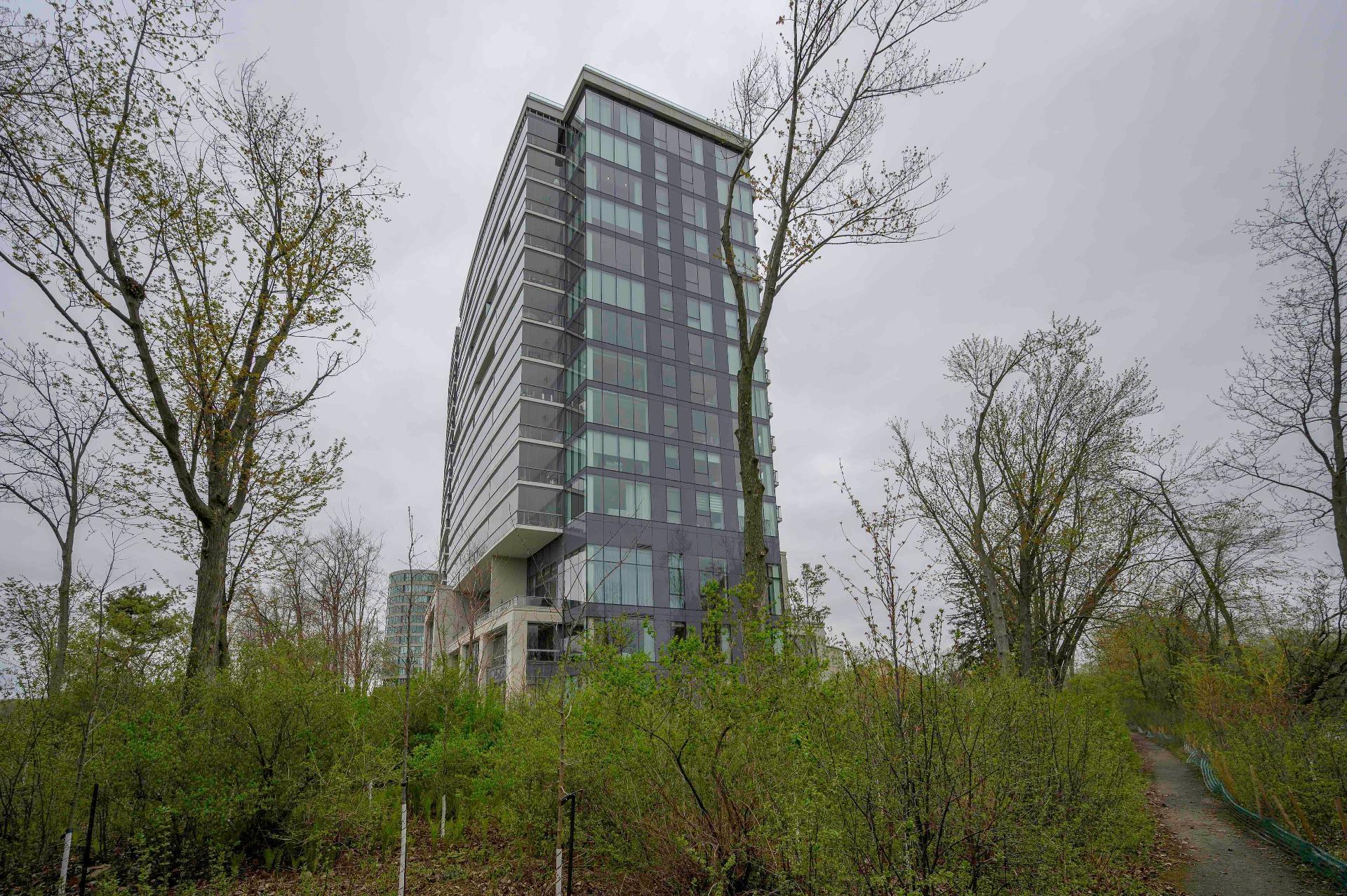 









4400


Prom. Paton

, 801,
Laval (Chomedey),




QC
H7W0K2

